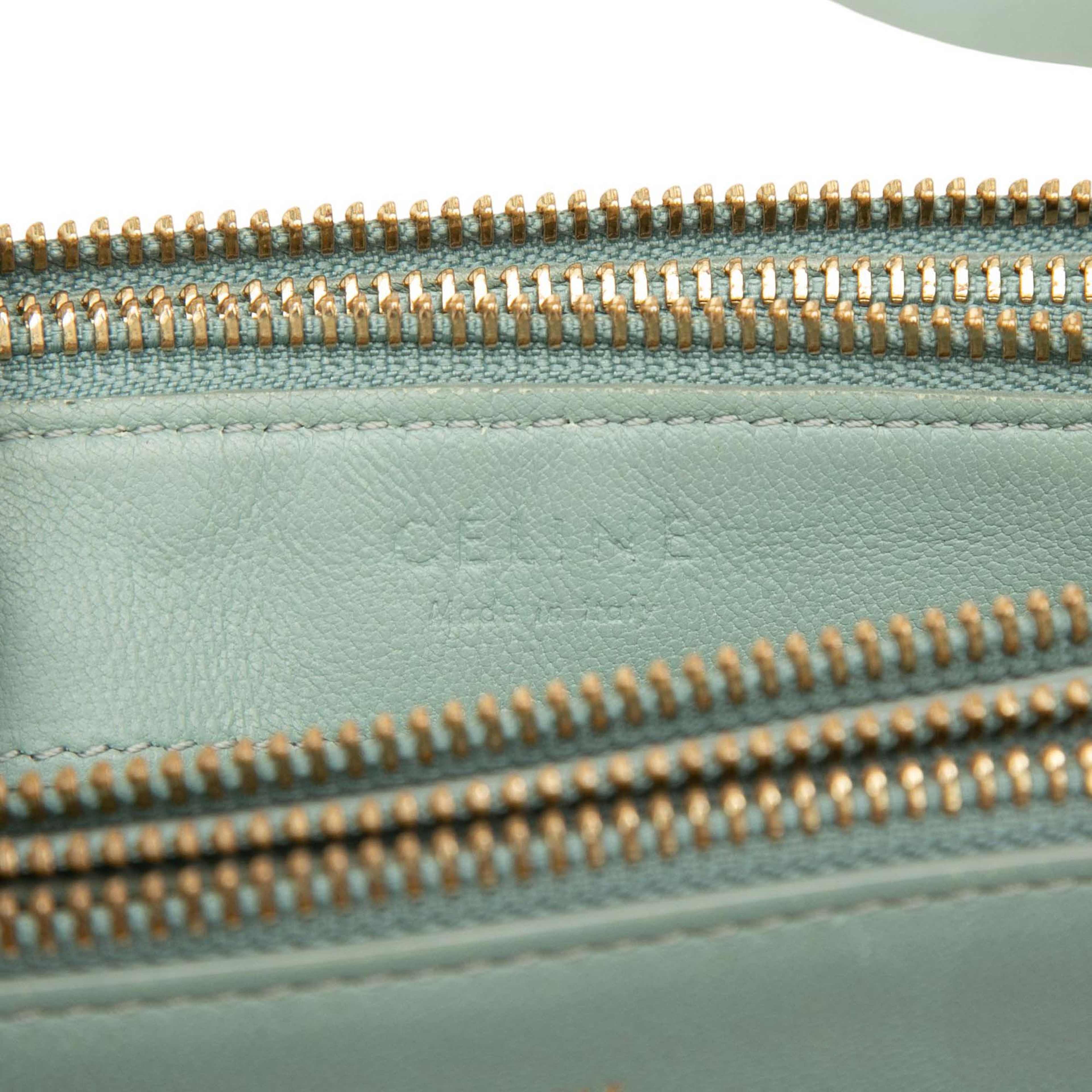 Celine Large Lambskin Trio Crossbody, från Luxclusif, i färgen grön. Klicka för att öppna bilden i stort format