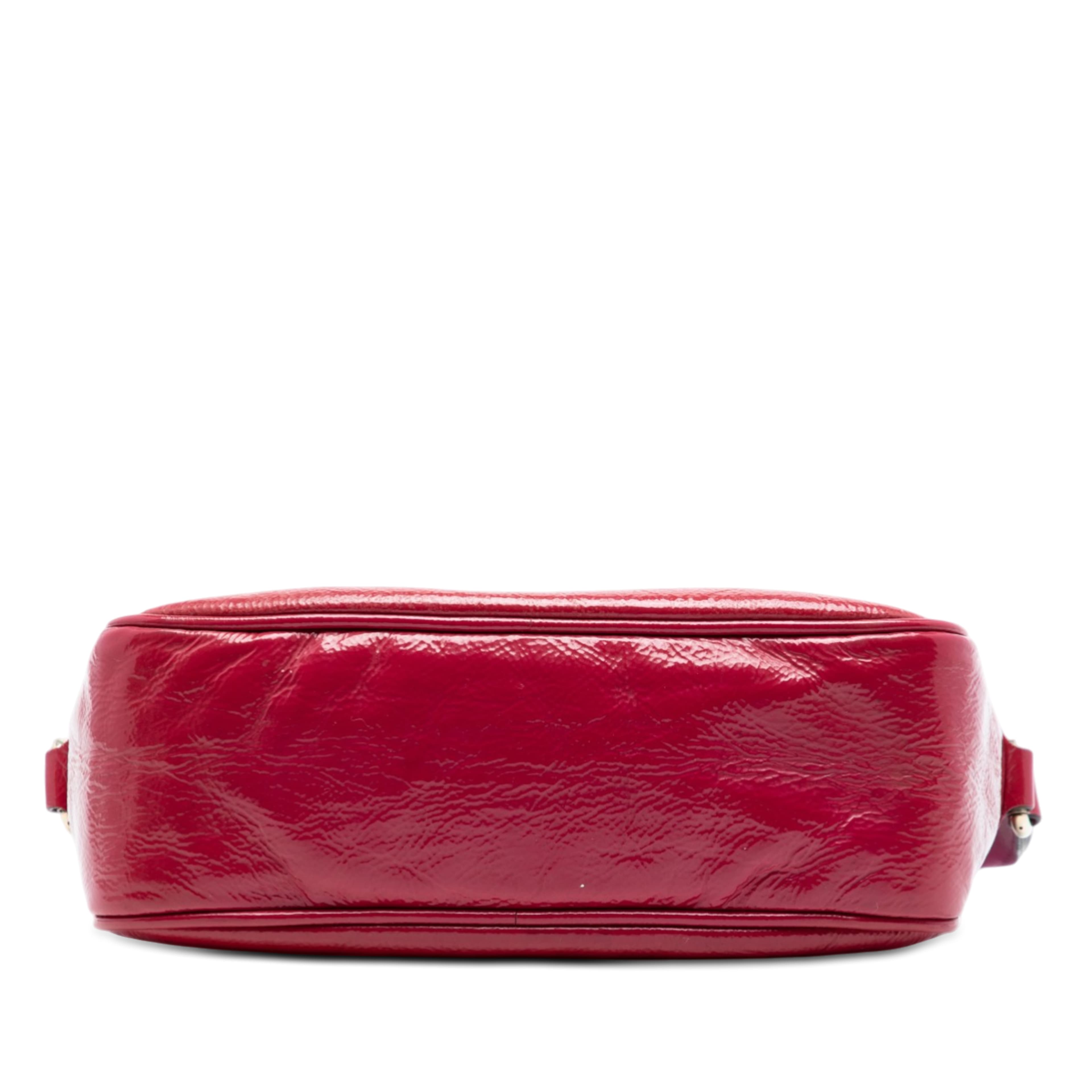 Gucci Patent Soho Disco Crossbody, från Luxclusif, i färgen rosa. Klicka för att öppna bilden i stort format