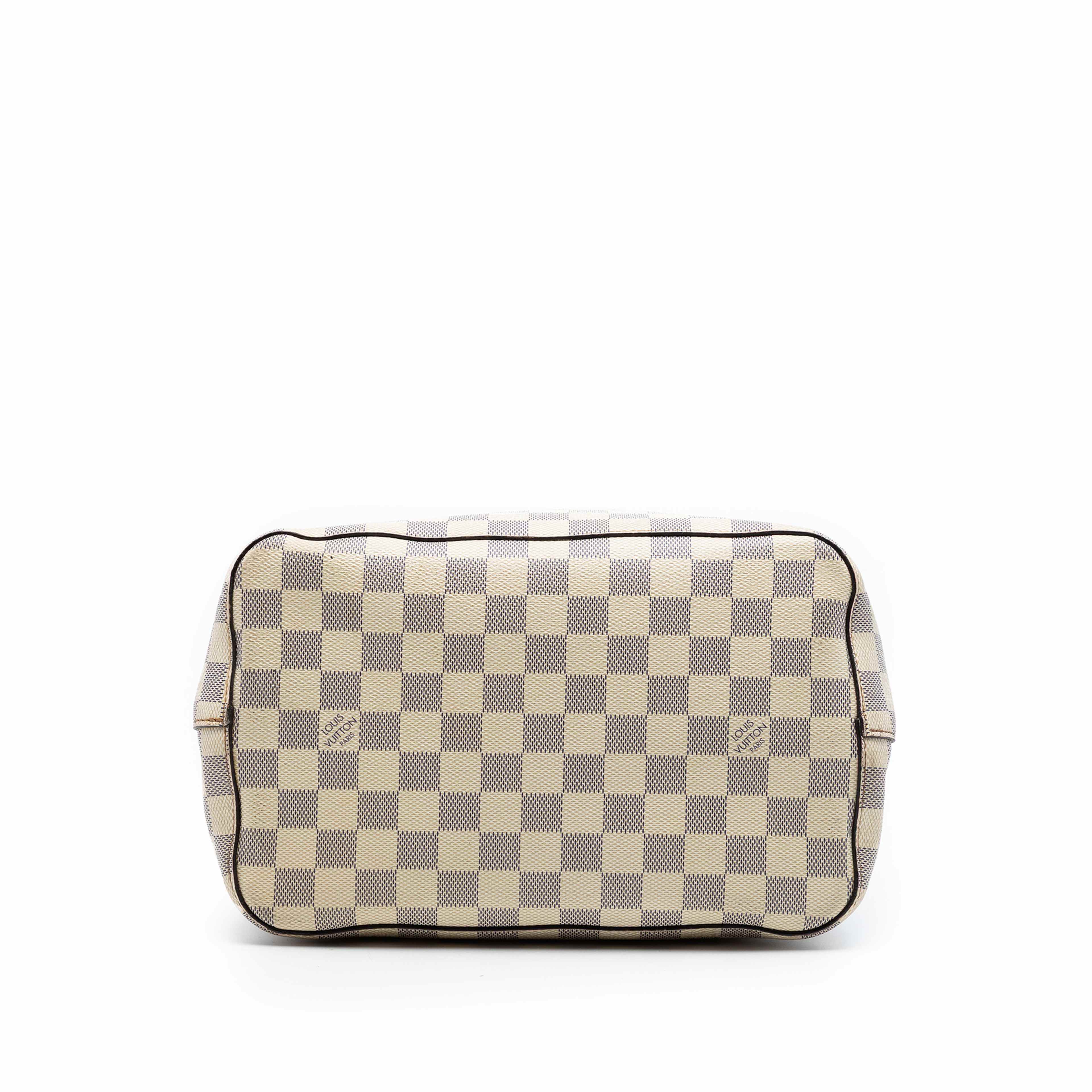 Louis Vuitton Damier Azur Neonoe Mm, från Luxclusif, i färgen vit. Klicka för att öppna bilden i stort format