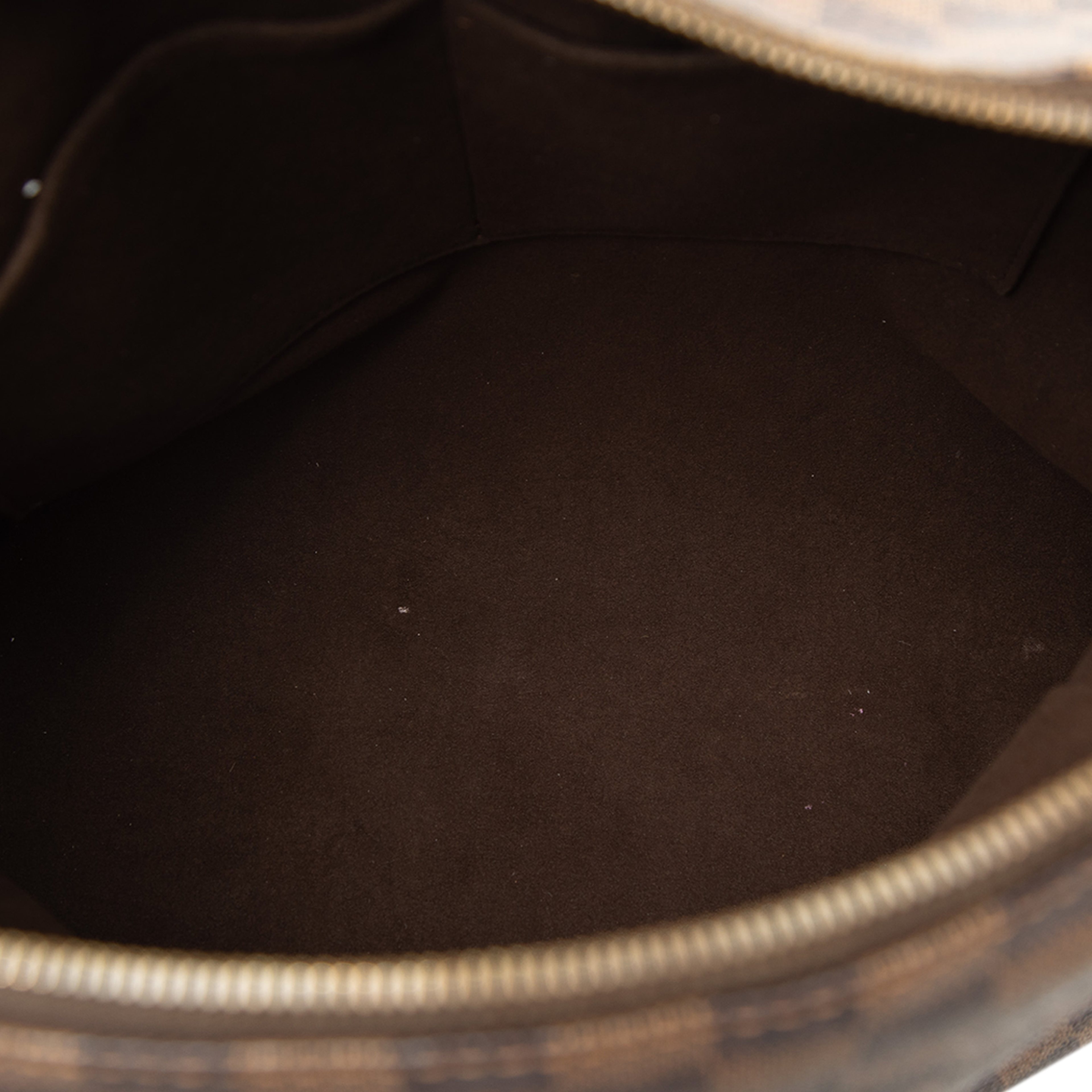 Louis Vuitton Damier Ebene Portobello Pm, från Luxclusif, i färgen brown. Klicka för att öppna bilden i stort format