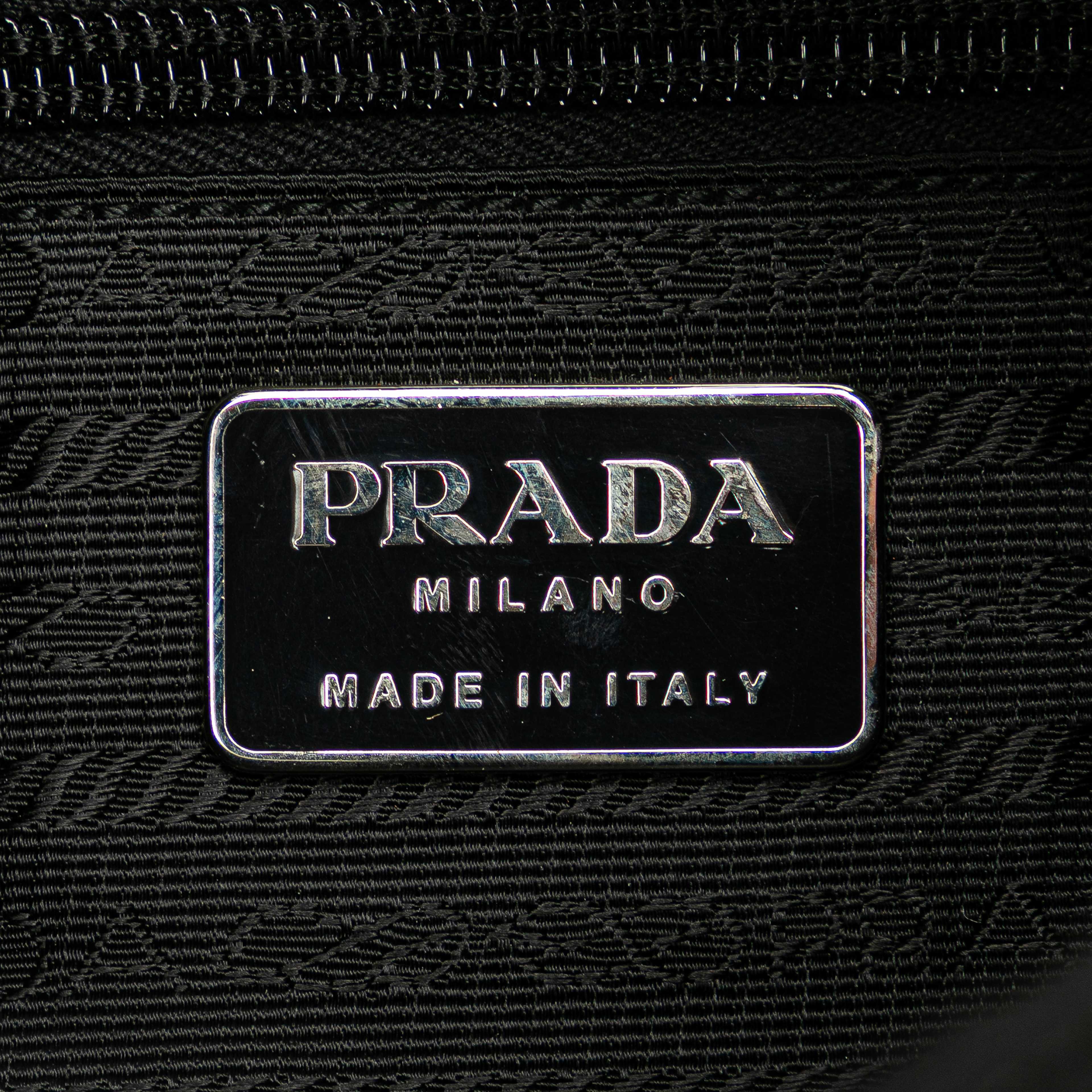 Prada Tessuto Chain Shoulder Bag, från Luxclusif, i färgen black.