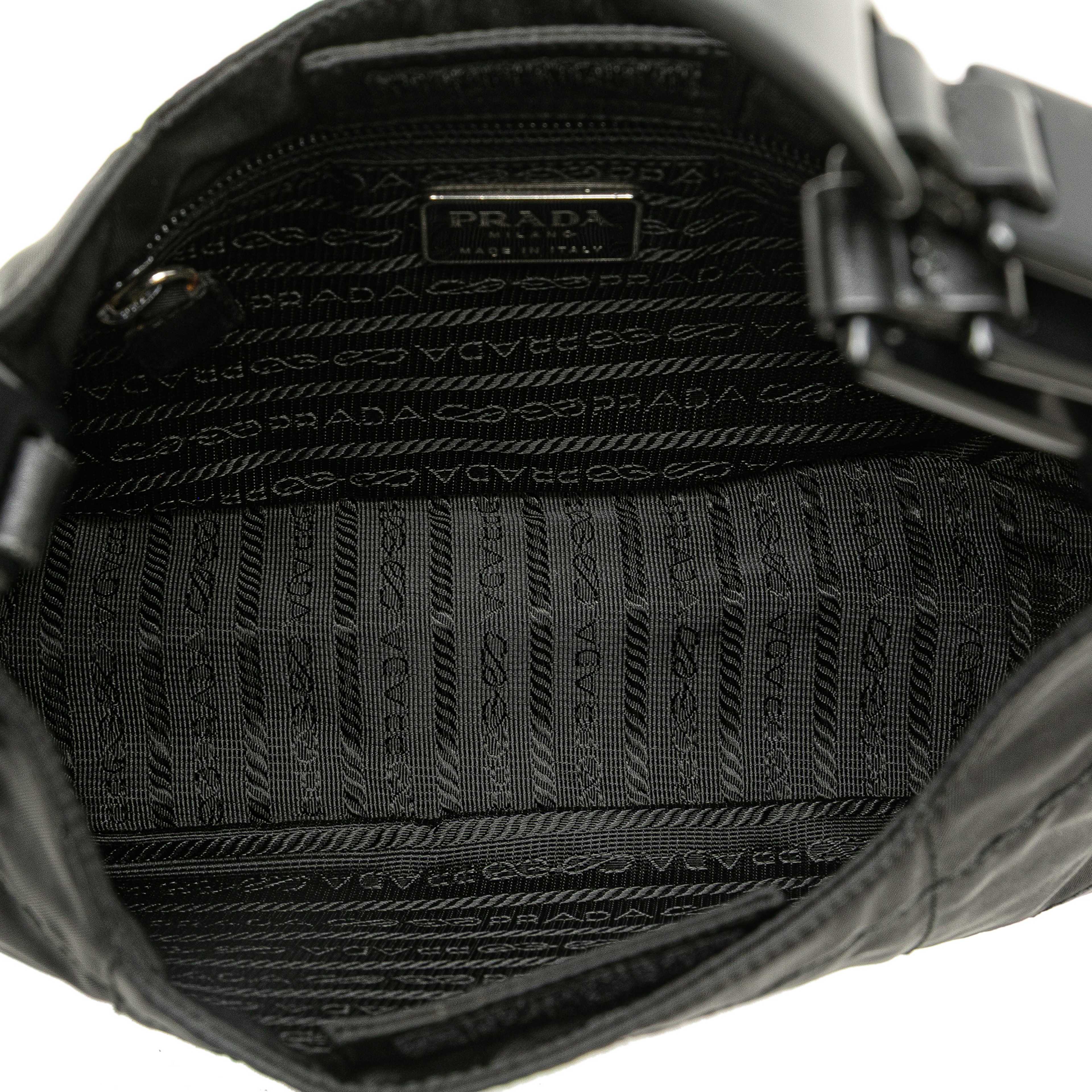 Prada Tessuto Chain Shoulder Bag, från Luxclusif, i färgen black.