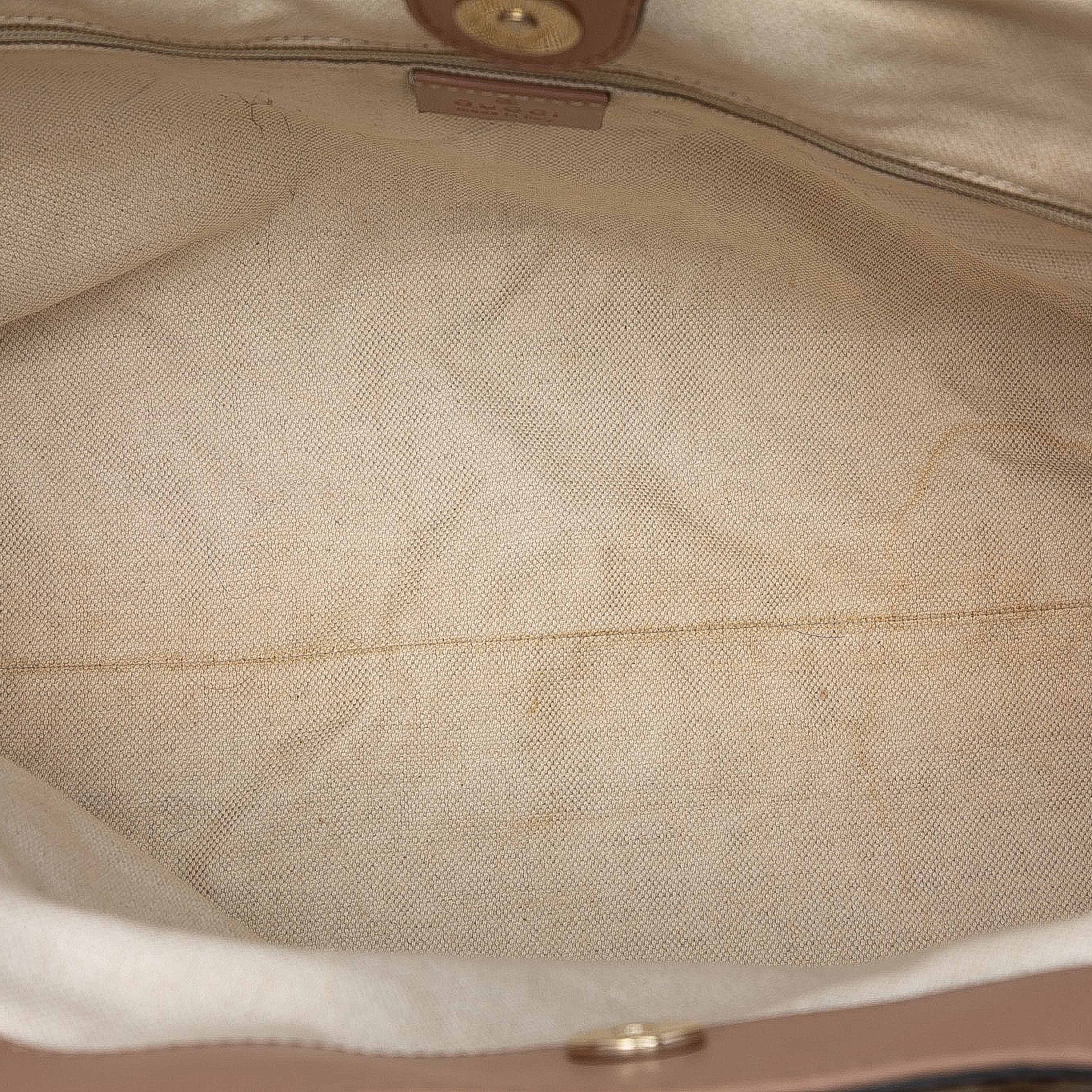 Gucci Medium Diamante Canvas Sukey Tote, från Luxclusif, i färgen beige. Klicka för att öppna bilden i stort format