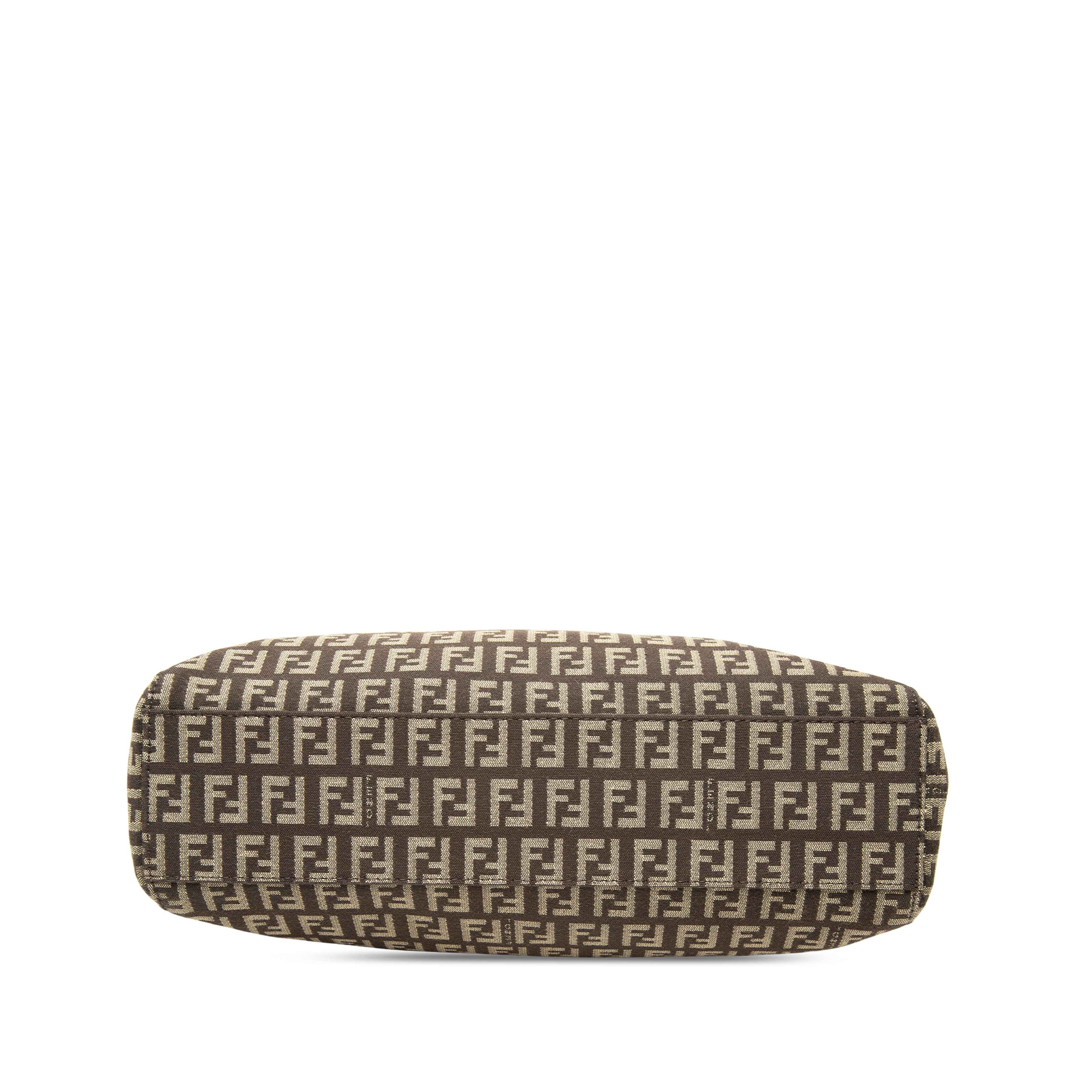 Fendi Small Zucchino Canvas Tote, från Luxclusif, i färgen brun. Klicka för att öppna bilden i stort format
