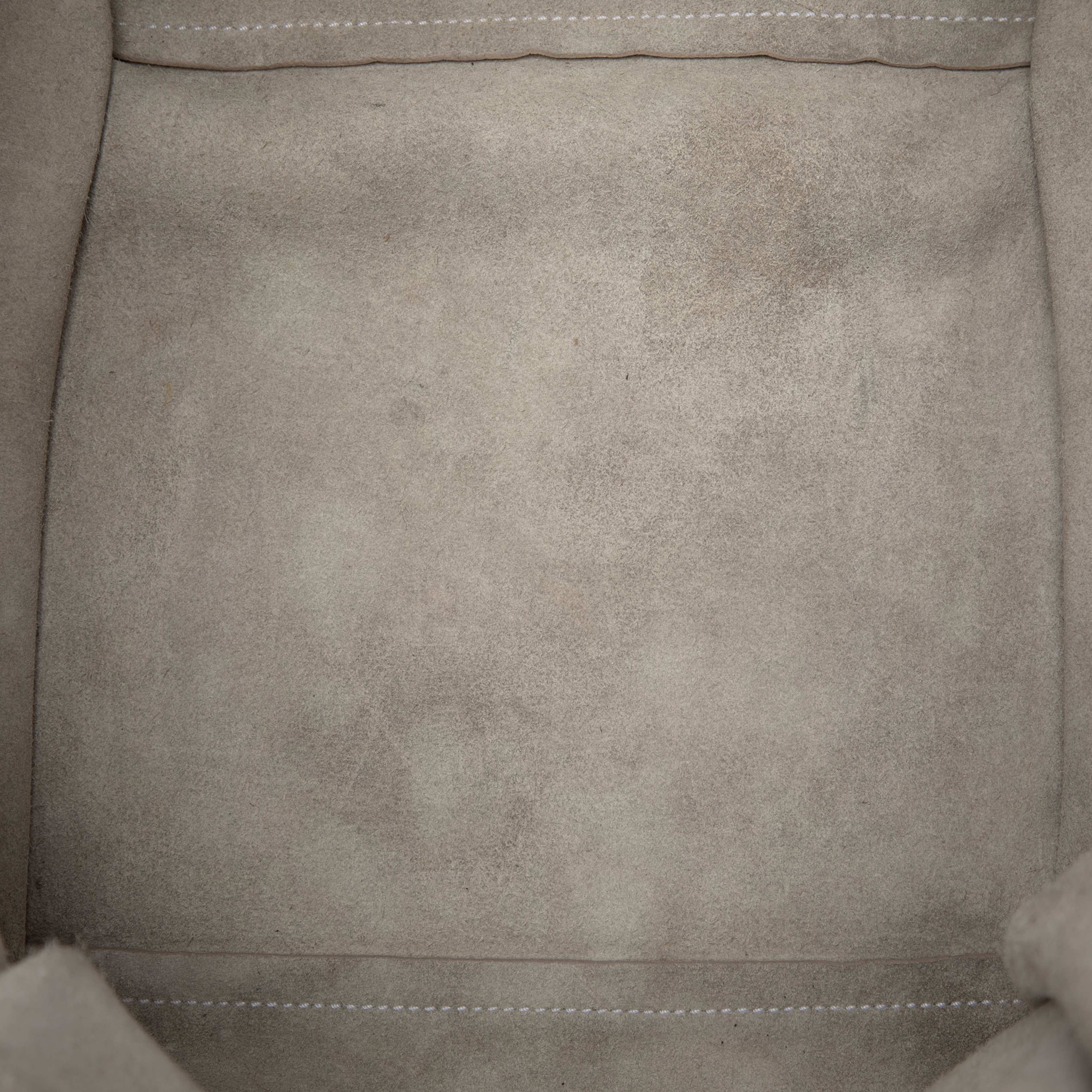 Celine Small Supple Grained Calfskin Big Bag, från Luxclusif, i färgen white. Klicka för att öppna bilden i stort format