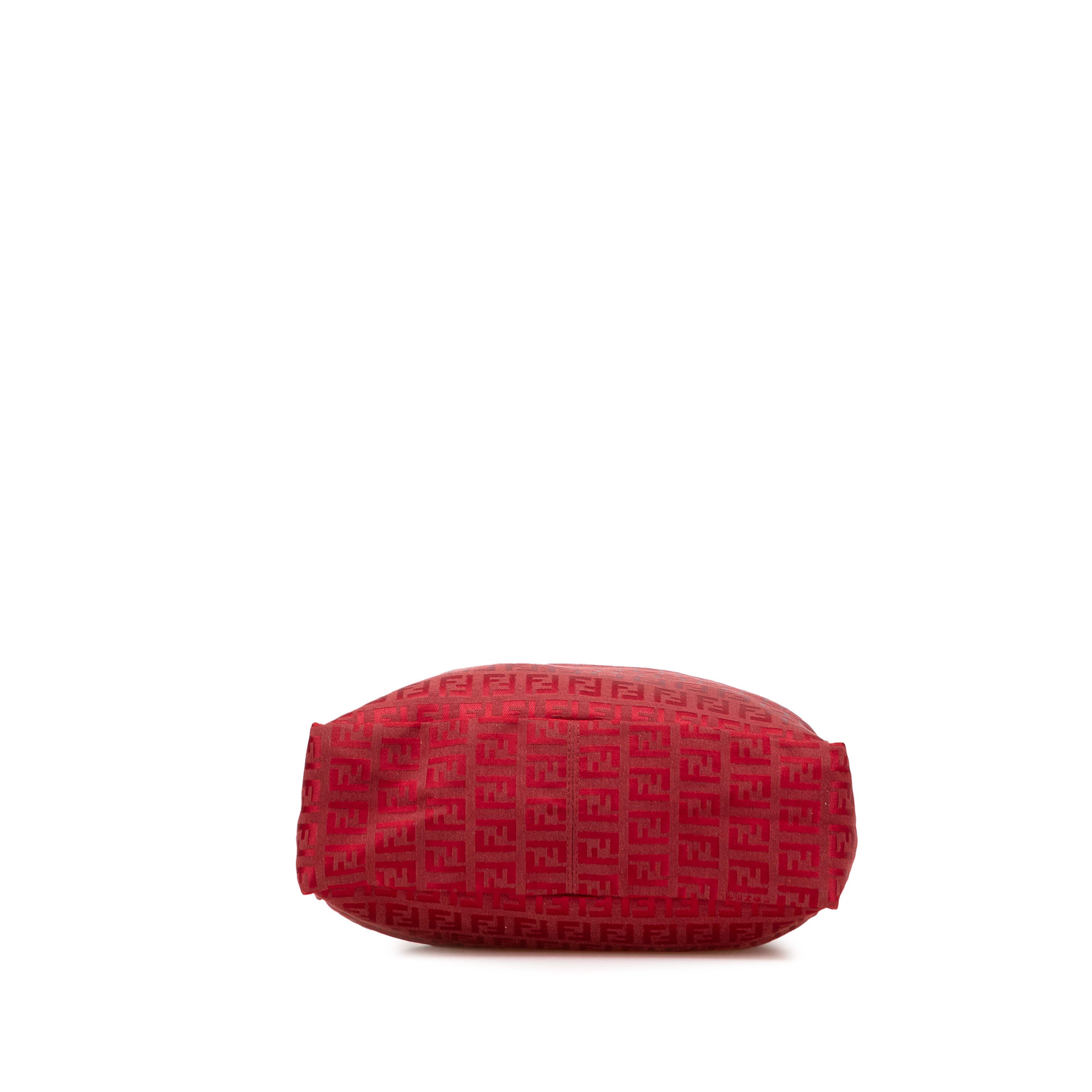 Fendi Zucchino Canvas Tote, från Luxclusif, i färgen röd. Klicka för att öppna bilden i stort format
