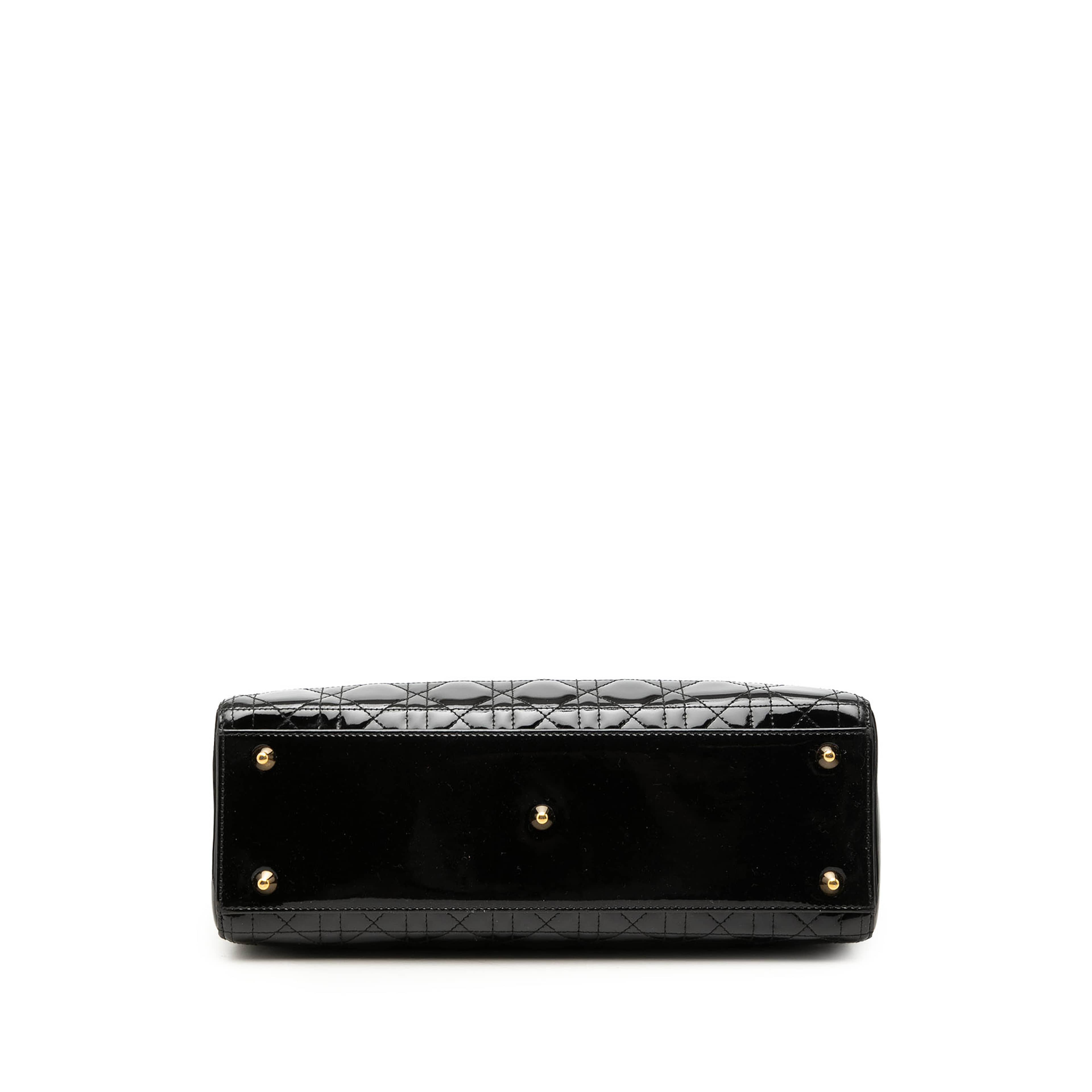Dior Large Patent Cannage Lady Dior, från Luxclusif, i färgen svart. Klicka för att öppna bilden i stort format