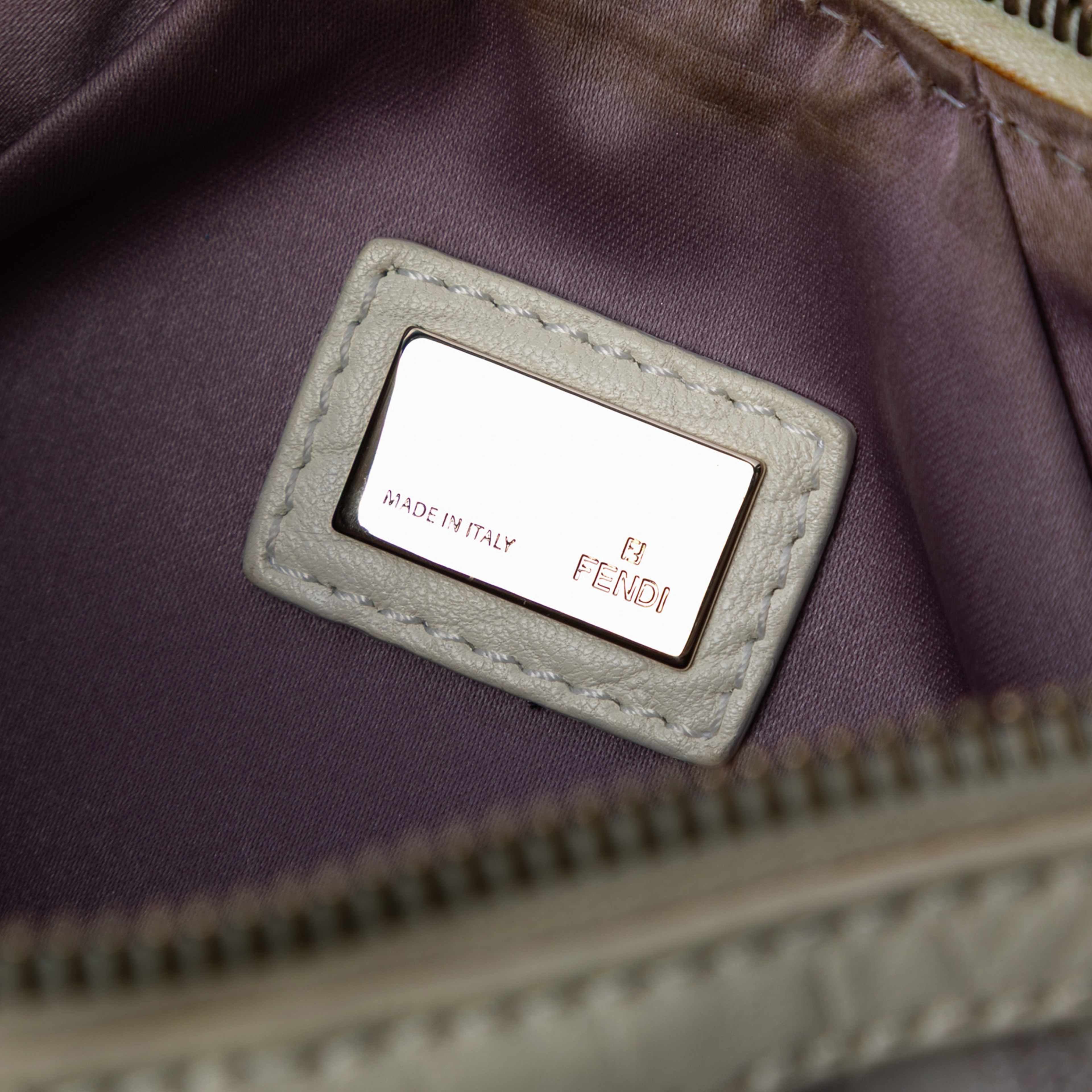 Fendi Zucca Canvas Pochette, från Luxclusif, i färgen light purple. Klicka för att öppna bilden i stort format