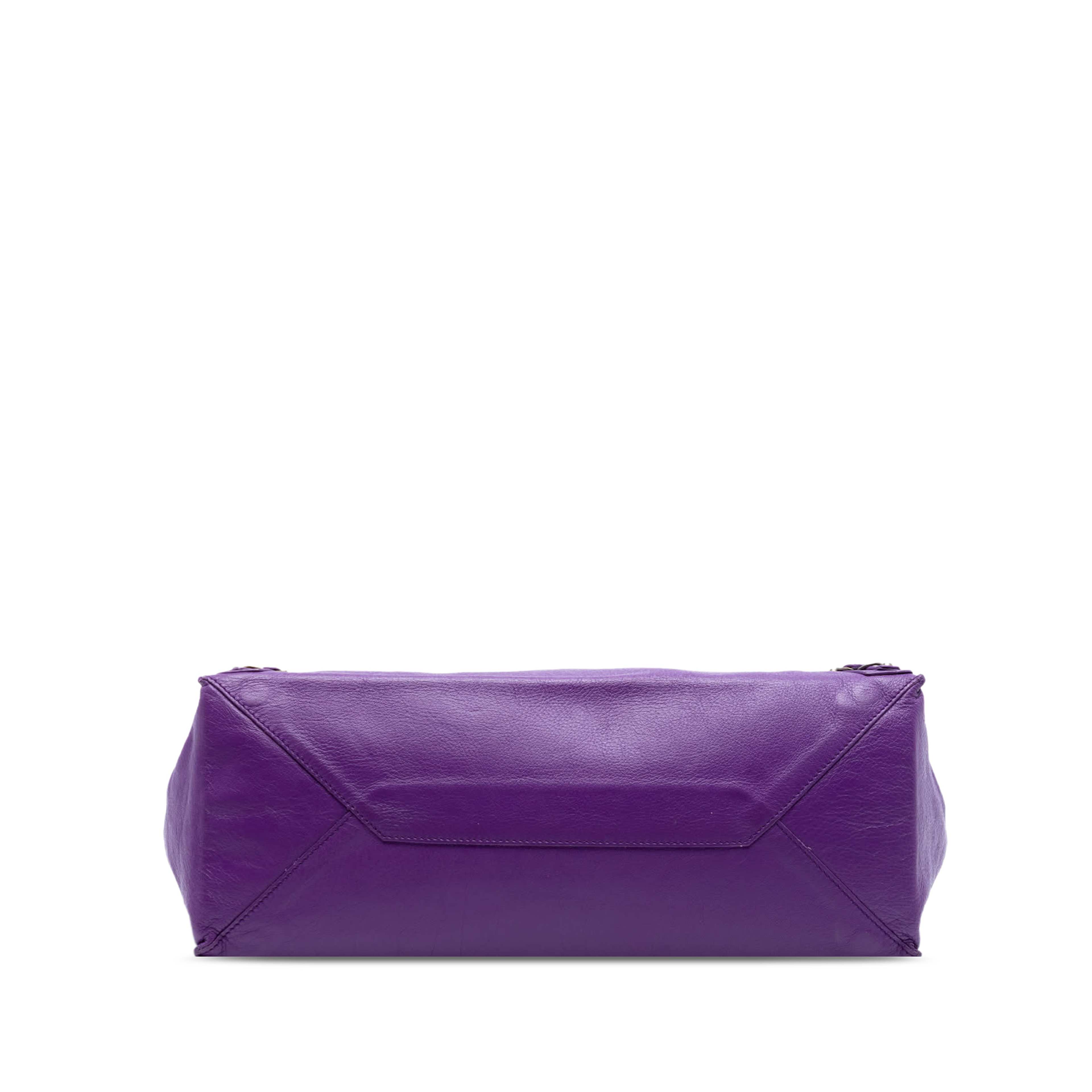 Balenciaga Leather Papier A4 Tote, från Luxclusif, i färgen dark purple. Klicka för att öppna bilden i stort format