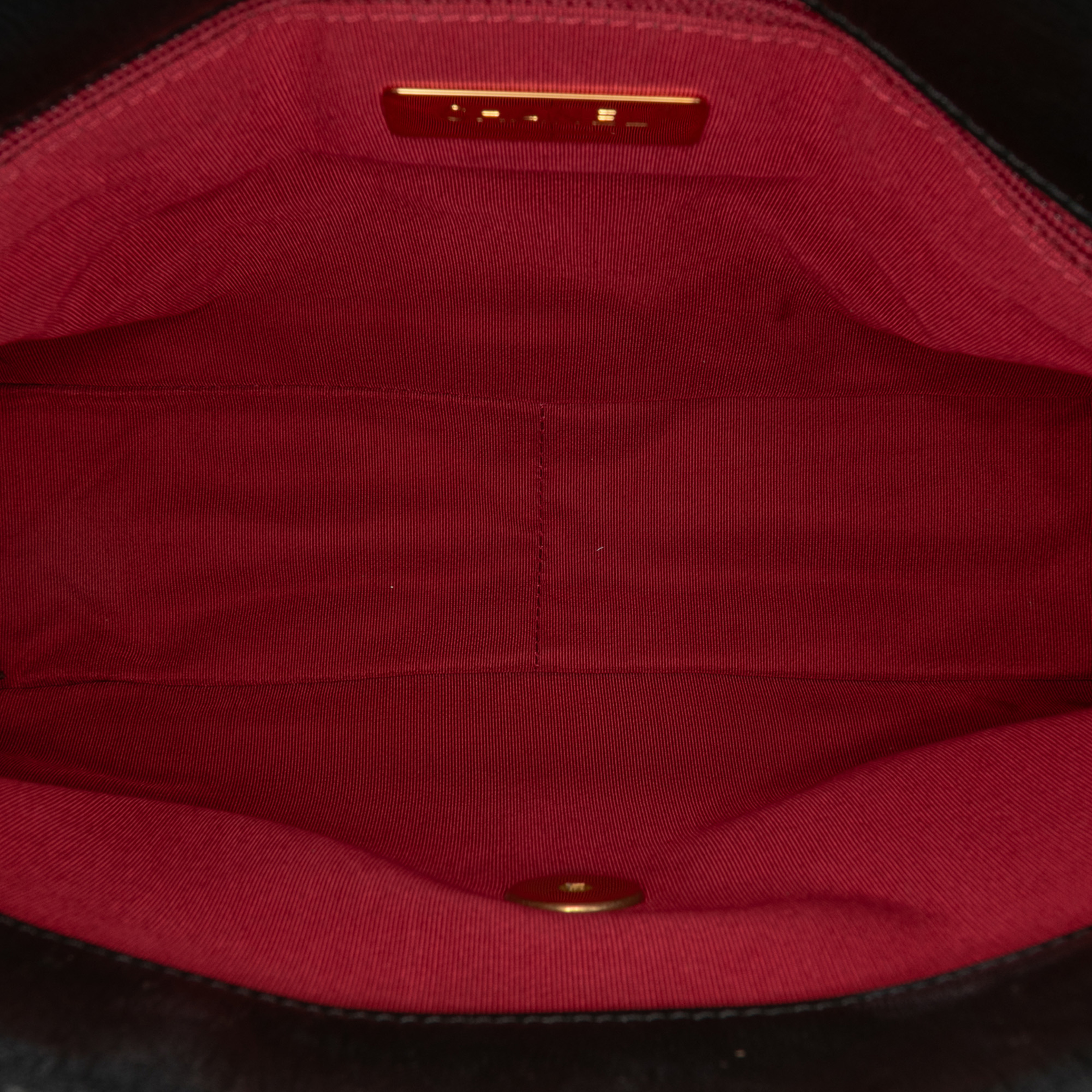 Chanel Large Lambskin 19 Flap, från Luxclusif, i färgen black. Klicka för att öppna bilden i stort format