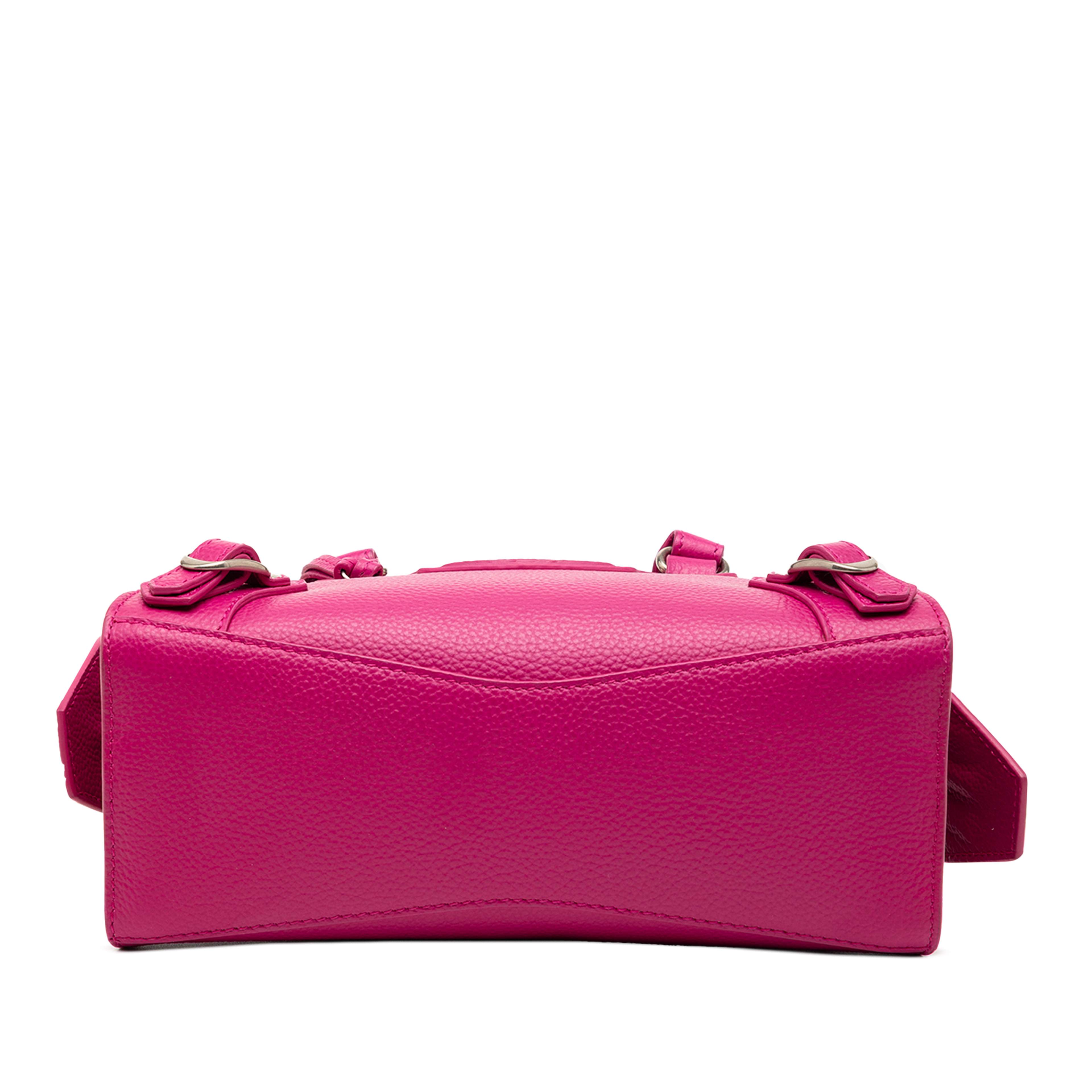 Balenciaga Mini Grained Calfskin Motocross Neo Classic City Satchel, från Luxclusif, i färgen rosa. Klicka för att öppna bilden i stort format
