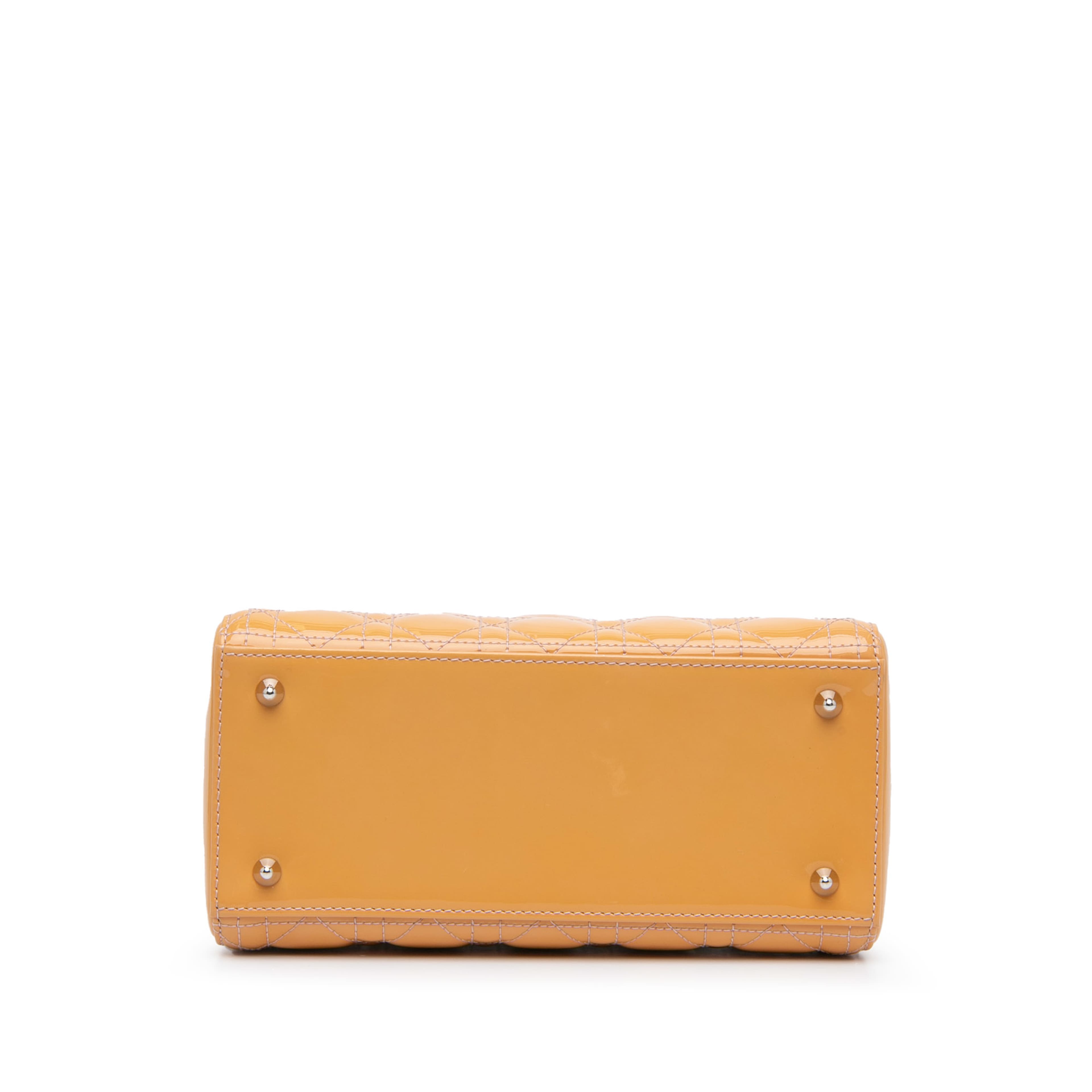 Dior Medium Patent Cannage Lady Dior, från Luxclusif, i färgen caramel. Klicka för att öppna bilden i stort format