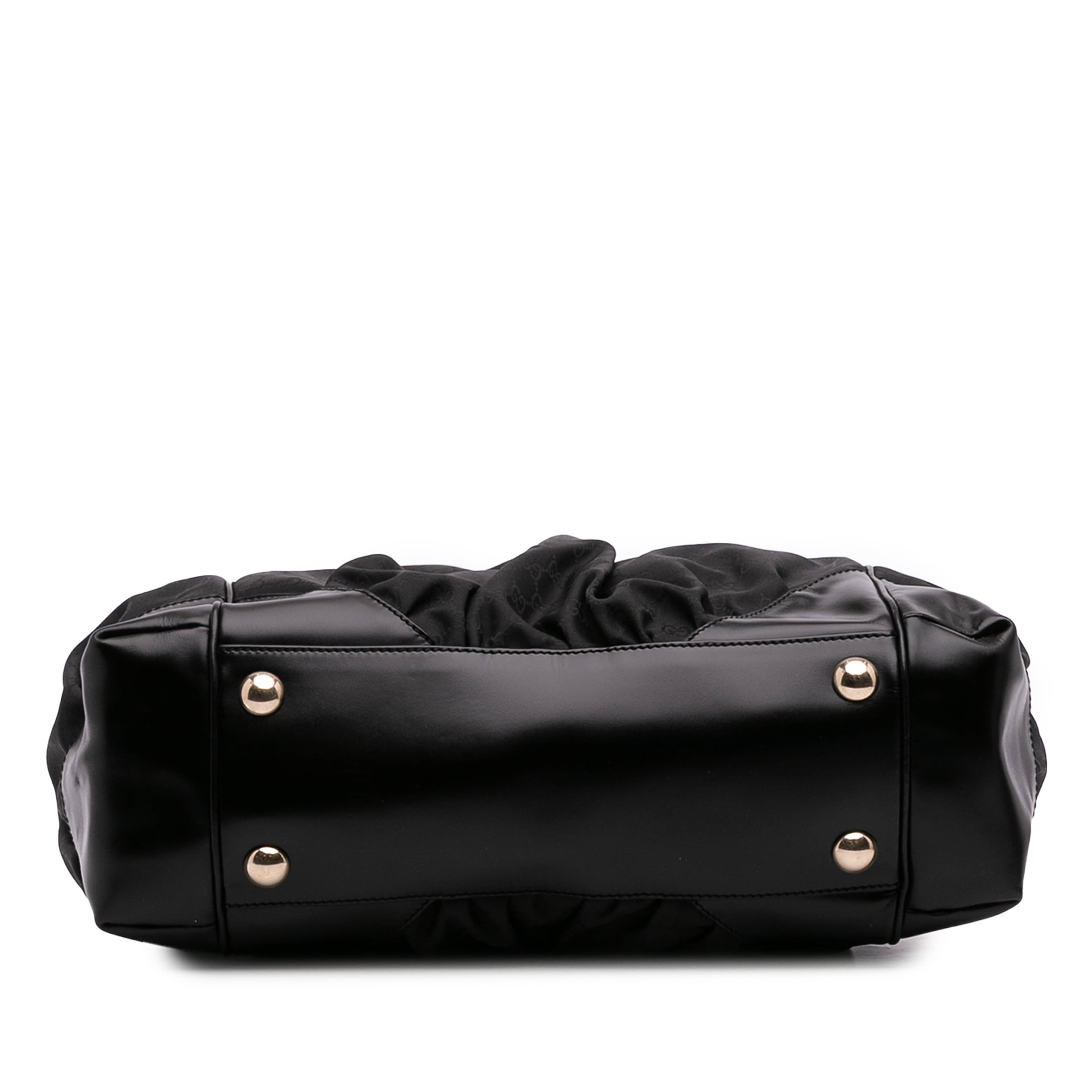 Gucci Gg Nylon Full Moon Tote, från Luxclusif, i färgen black. Klicka för att öppna bilden i stort format