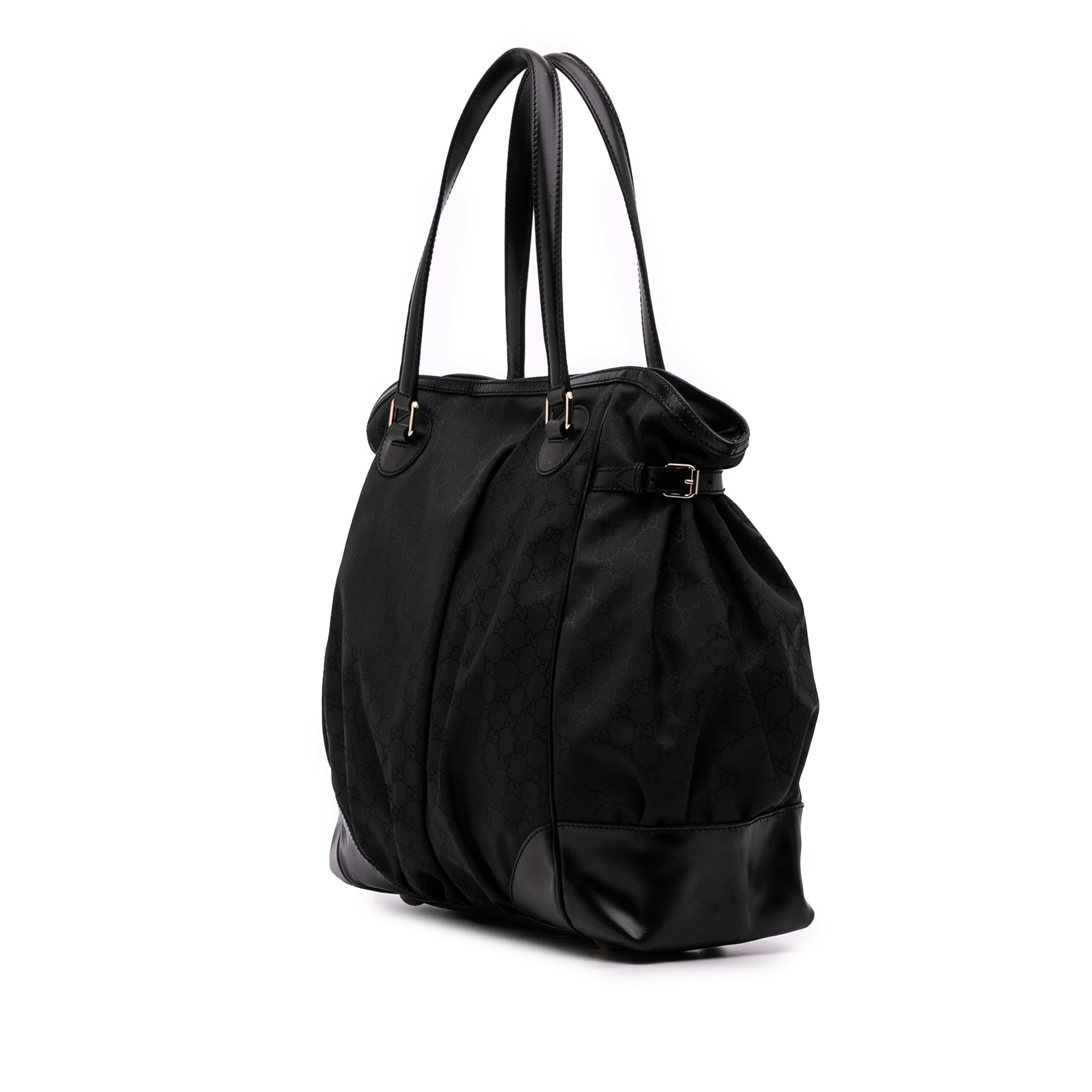 Gucci Gg Nylon Full Moon Tote, från Luxclusif, i färgen black. Klicka för att öppna bilden i stort format