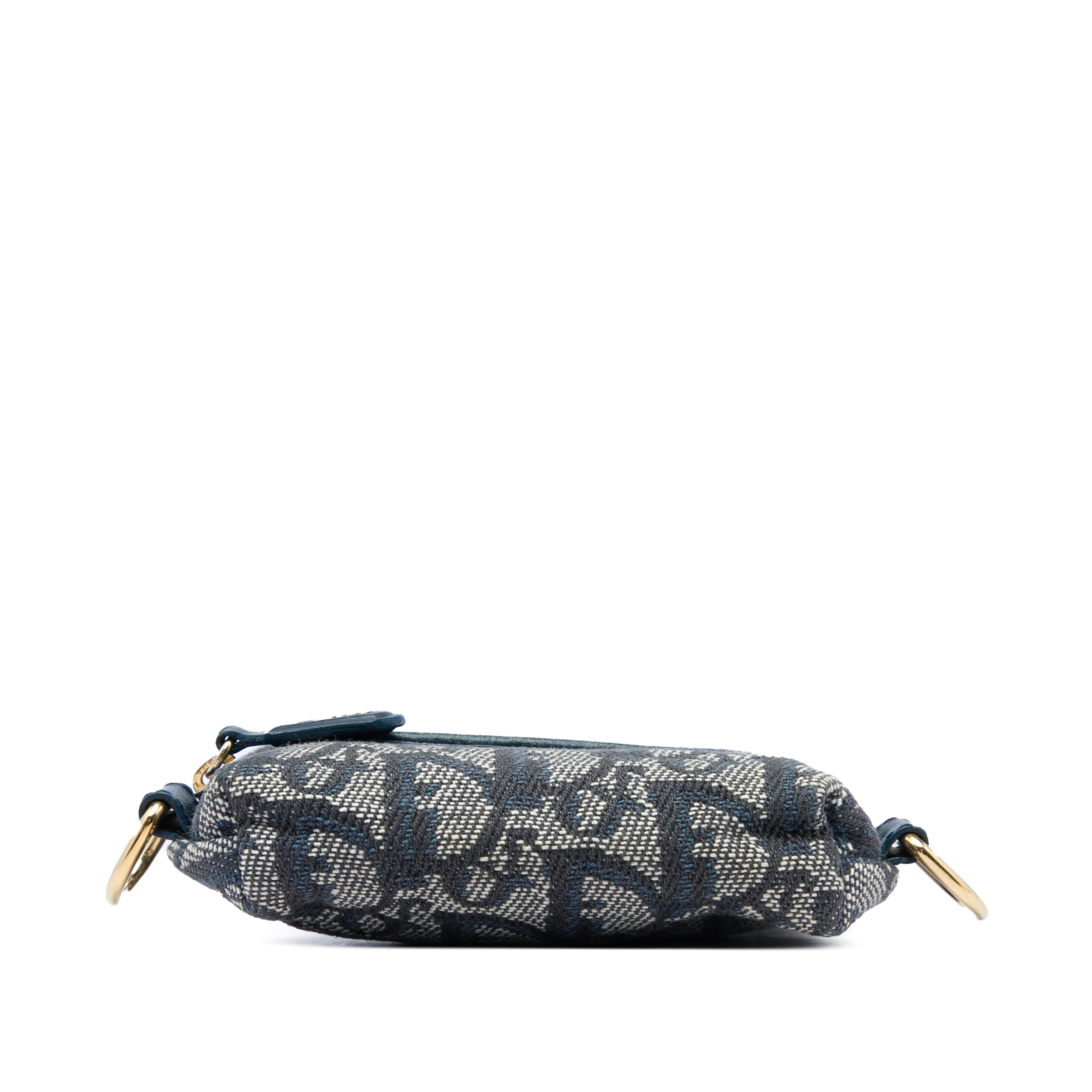 Dior Oblique Canvas Coin Pouch, från Luxclusif, i färgen blå. Klicka för att öppna bilden i stort format