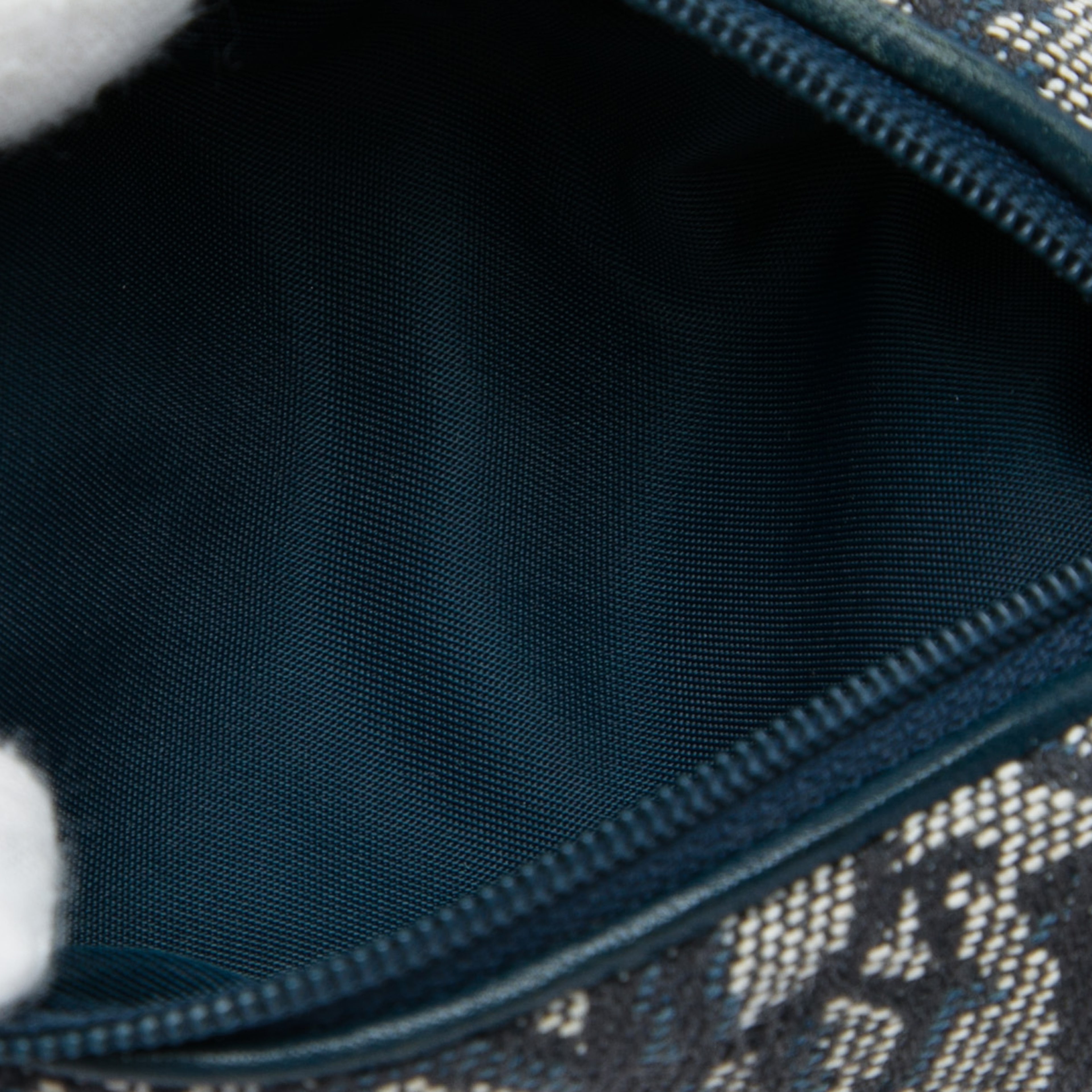 Dior Oblique Canvas Coin Pouch, från Luxclusif, i färgen blå. Klicka för att öppna bilden i stort format