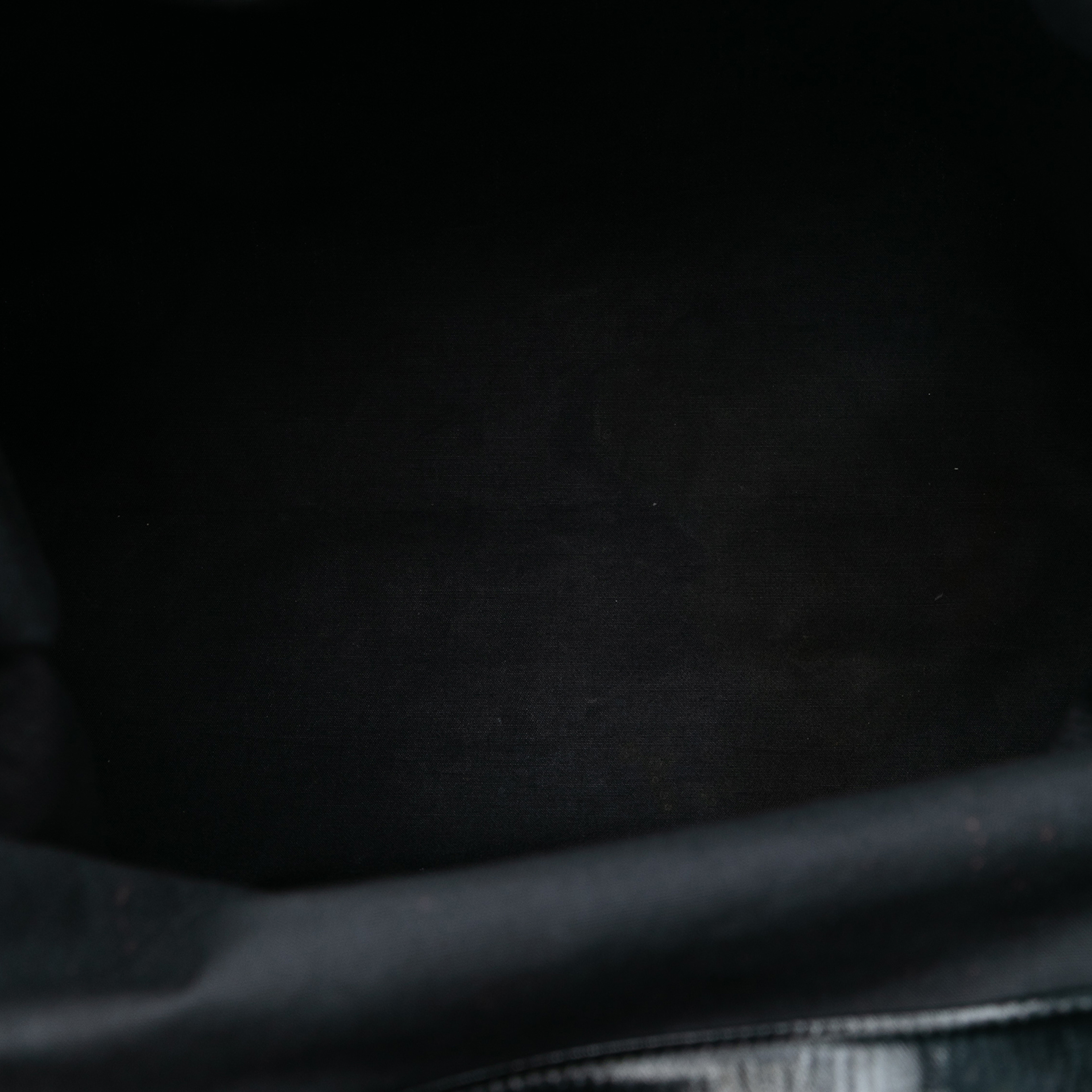 Gucci Pvc Coated Canvas Logo Montecarlo Tote, från Luxclusif, i färgen black. Klicka för att öppna bilden i stort format