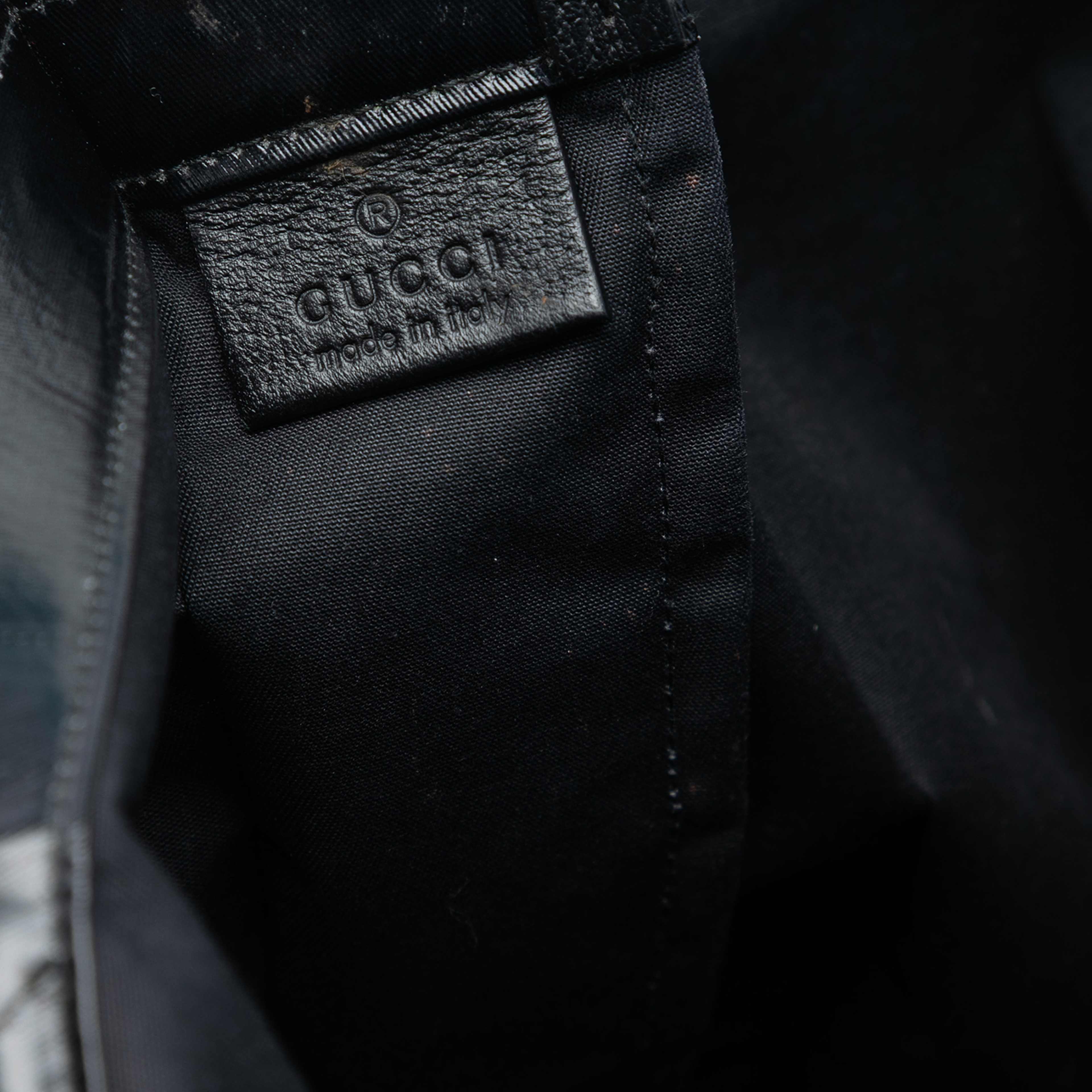 Gucci Pvc Coated Canvas Logo Montecarlo Tote, från Luxclusif, i färgen black. Klicka för att öppna bilden i stort format