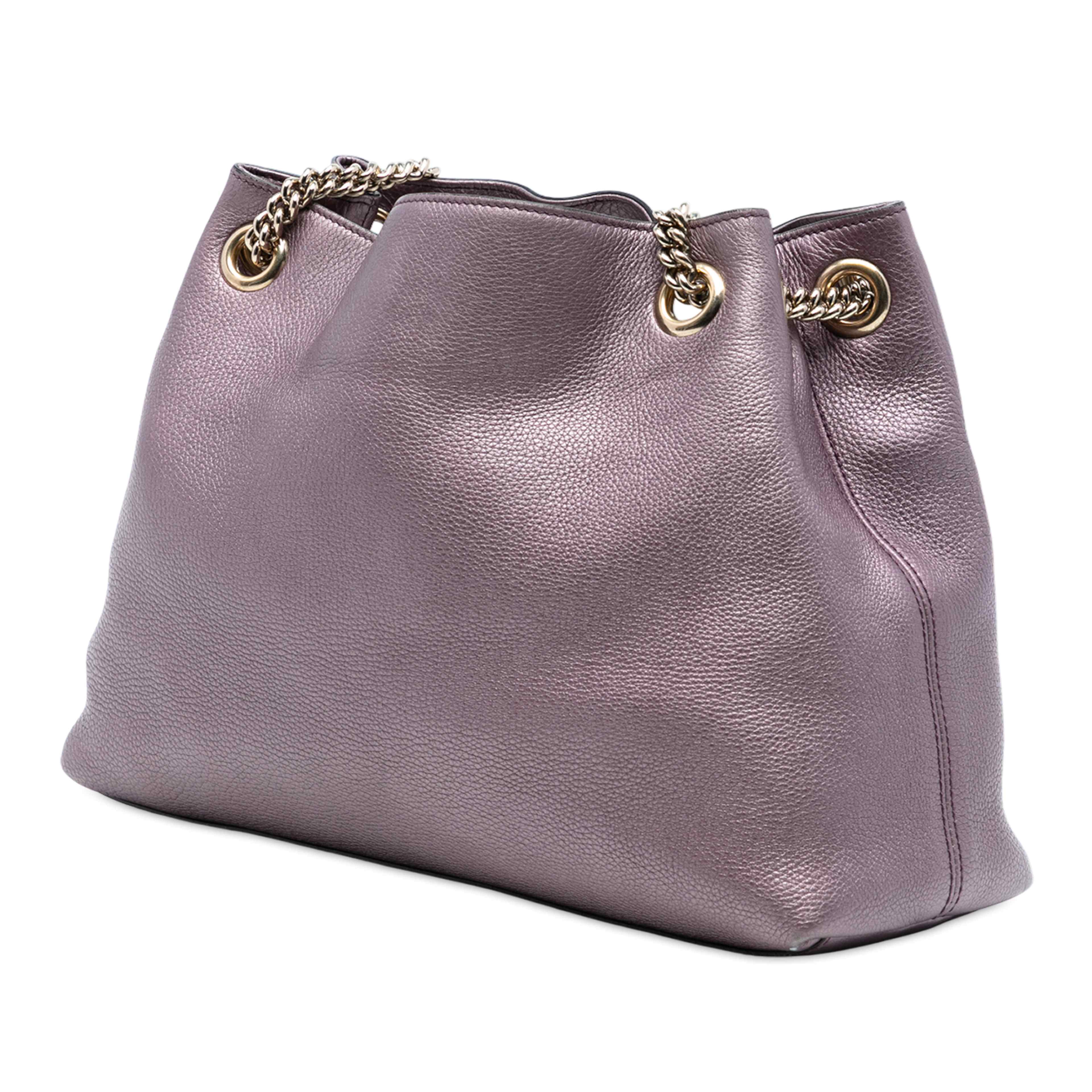Gucci Medium Metallic Leather Soho Chain Tote, från Luxclusif, i färgen purple. Klicka för att öppna bilden i stort format