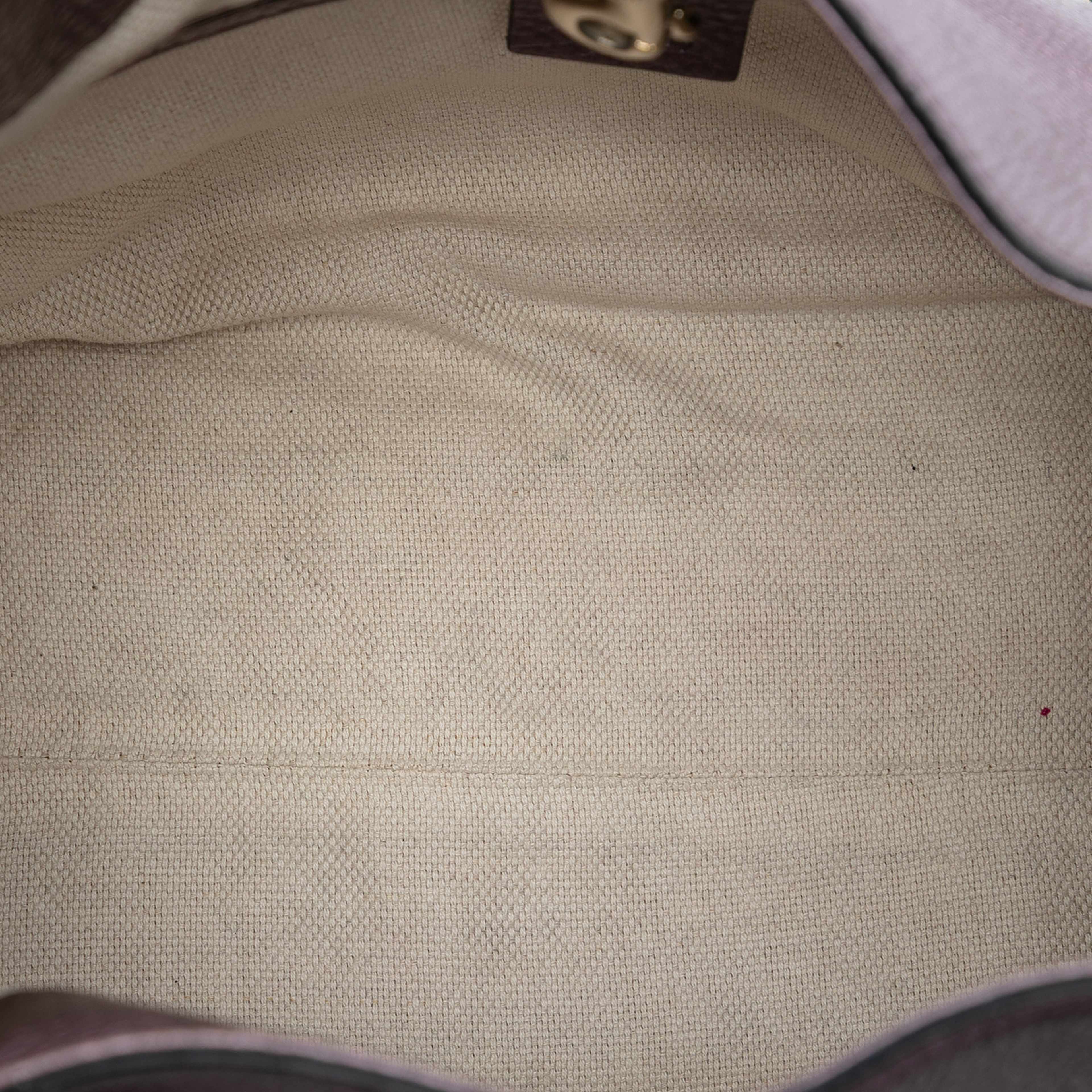 Gucci Medium Metallic Leather Soho Chain Tote, från Luxclusif, i färgen purple. Klicka för att öppna bilden i stort format