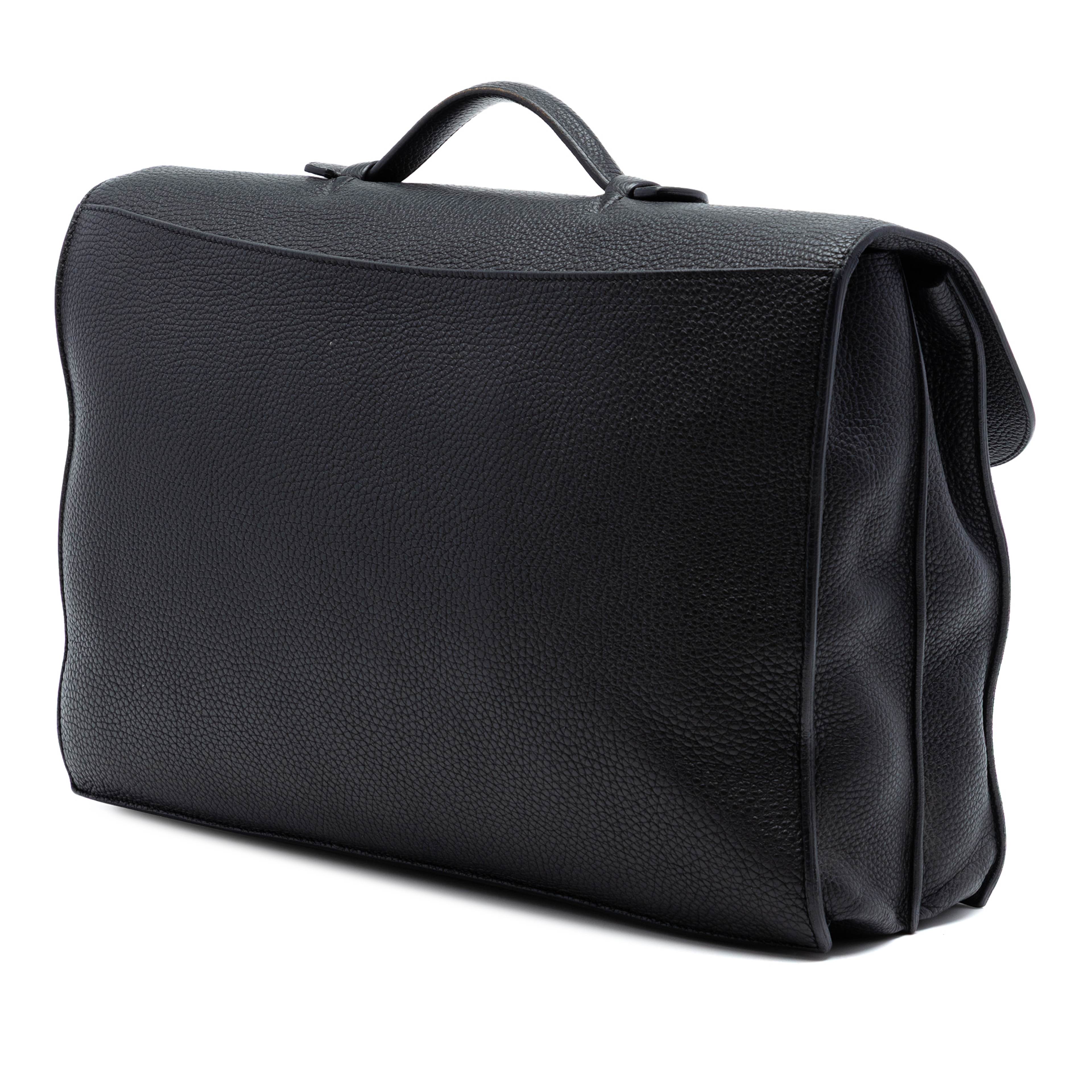 Hermès Togo Sac A Depeches 41, från Luxclusif, i färgen black. Klicka för att öppna bilden i stort format