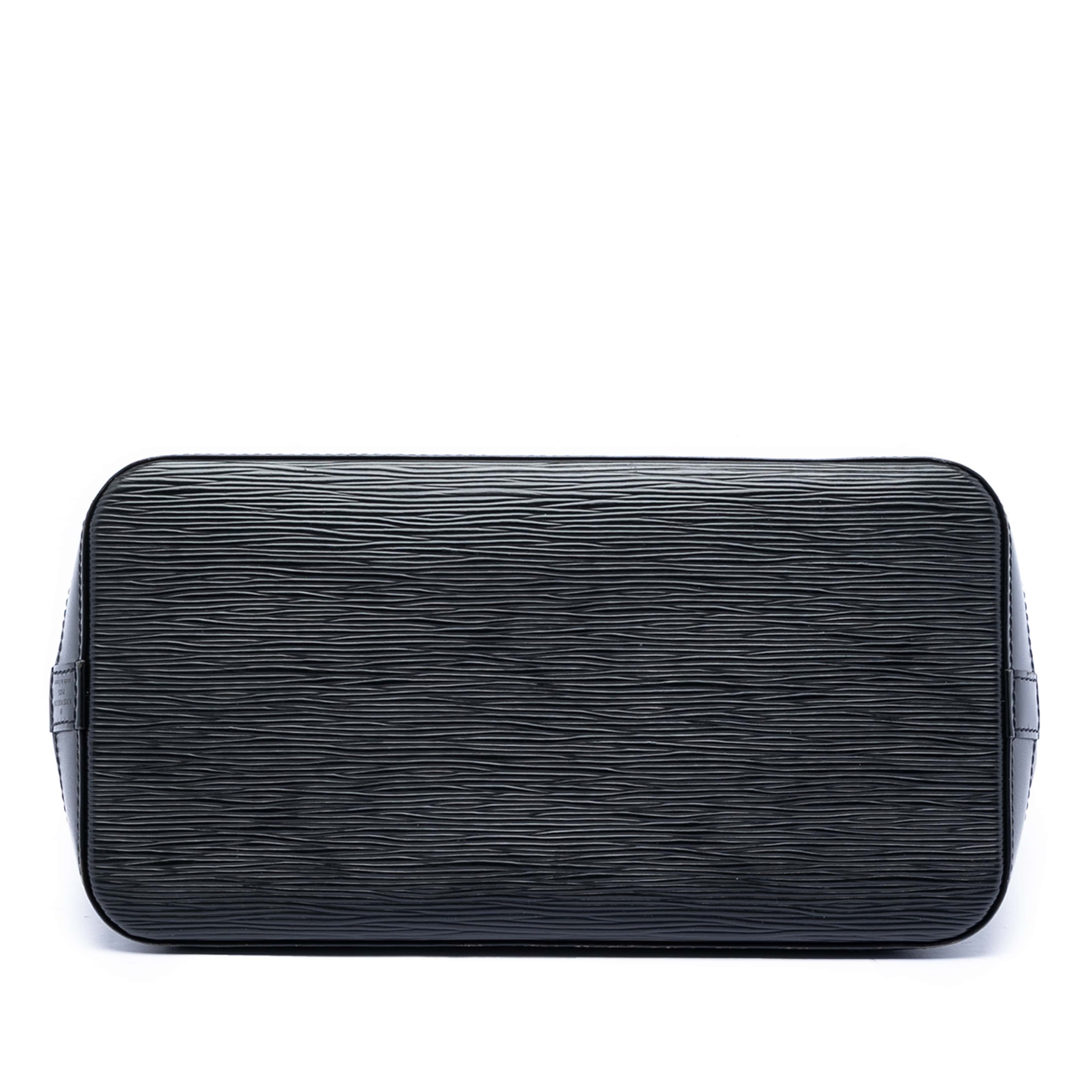 Louis Vuitton Epi Alma Pm, från Luxclusif, i färgen black. Klicka för att öppna bilden i stort format