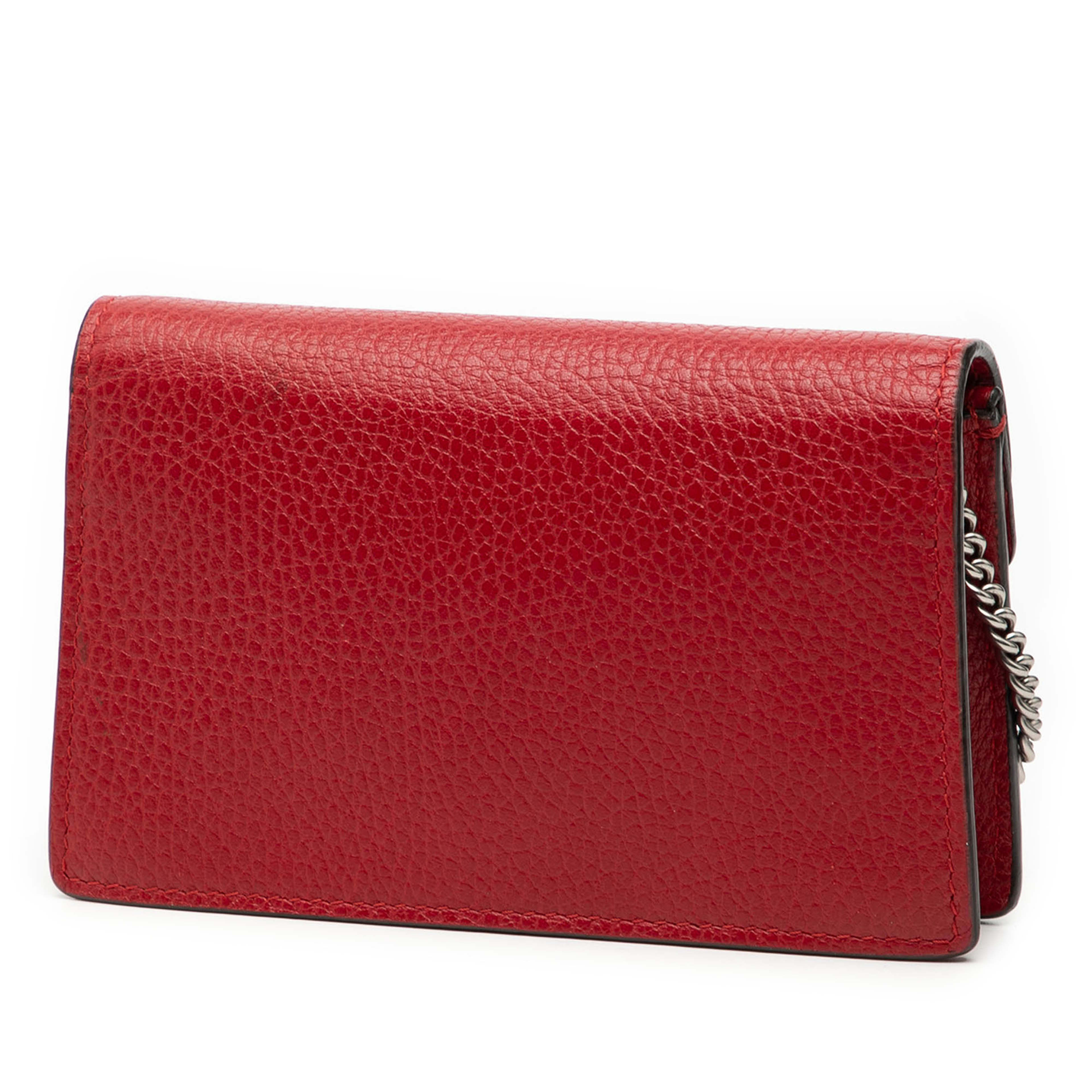 Gucci Mini Leather Dionysus Crossbody, från Luxclusif, i färgen red. Klicka för att öppna bilden i stort format