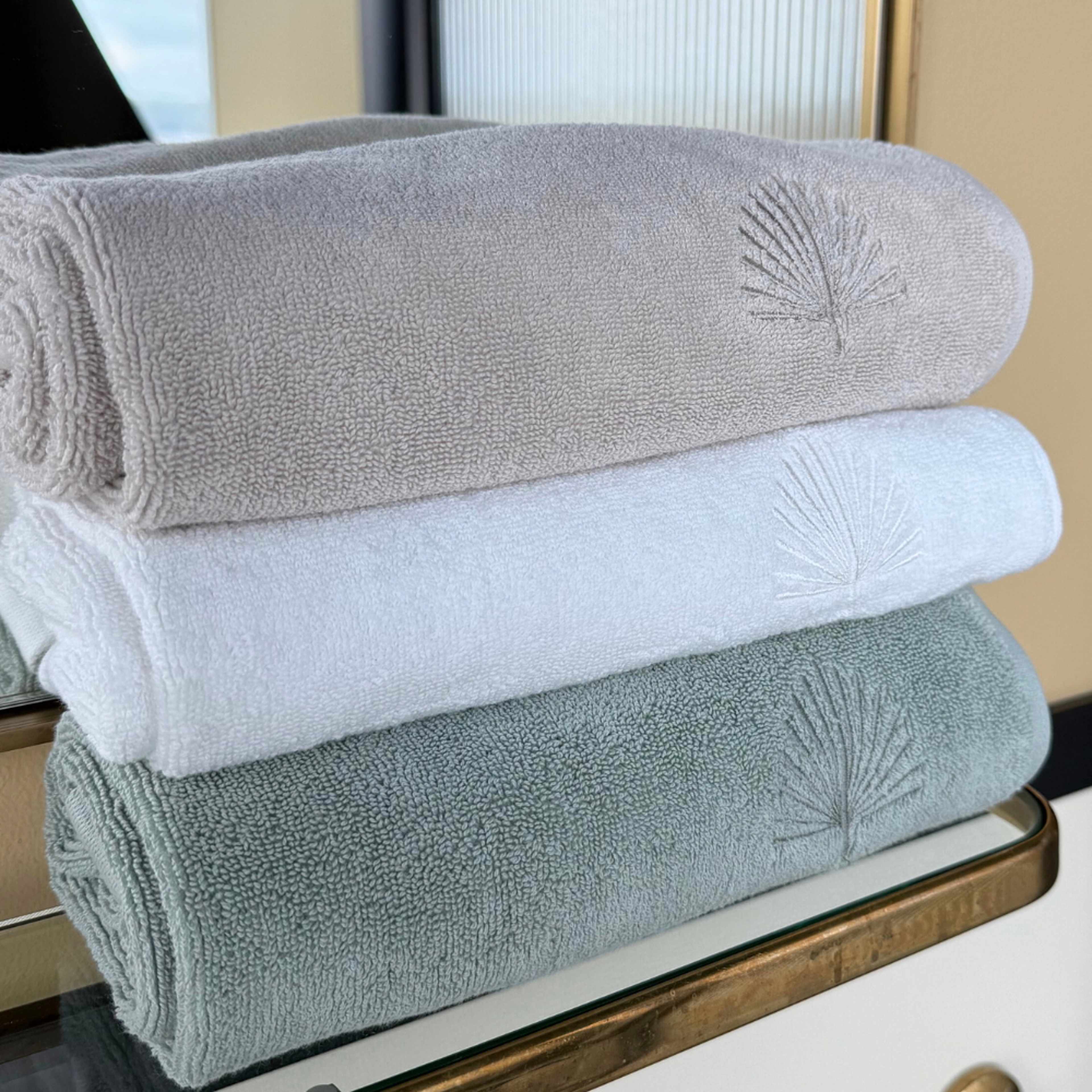 Fluffy Habits - Gästhandduk 50x70cm, från Home of ESS, i färgen green. Klicka för att öppna bilden i stort format