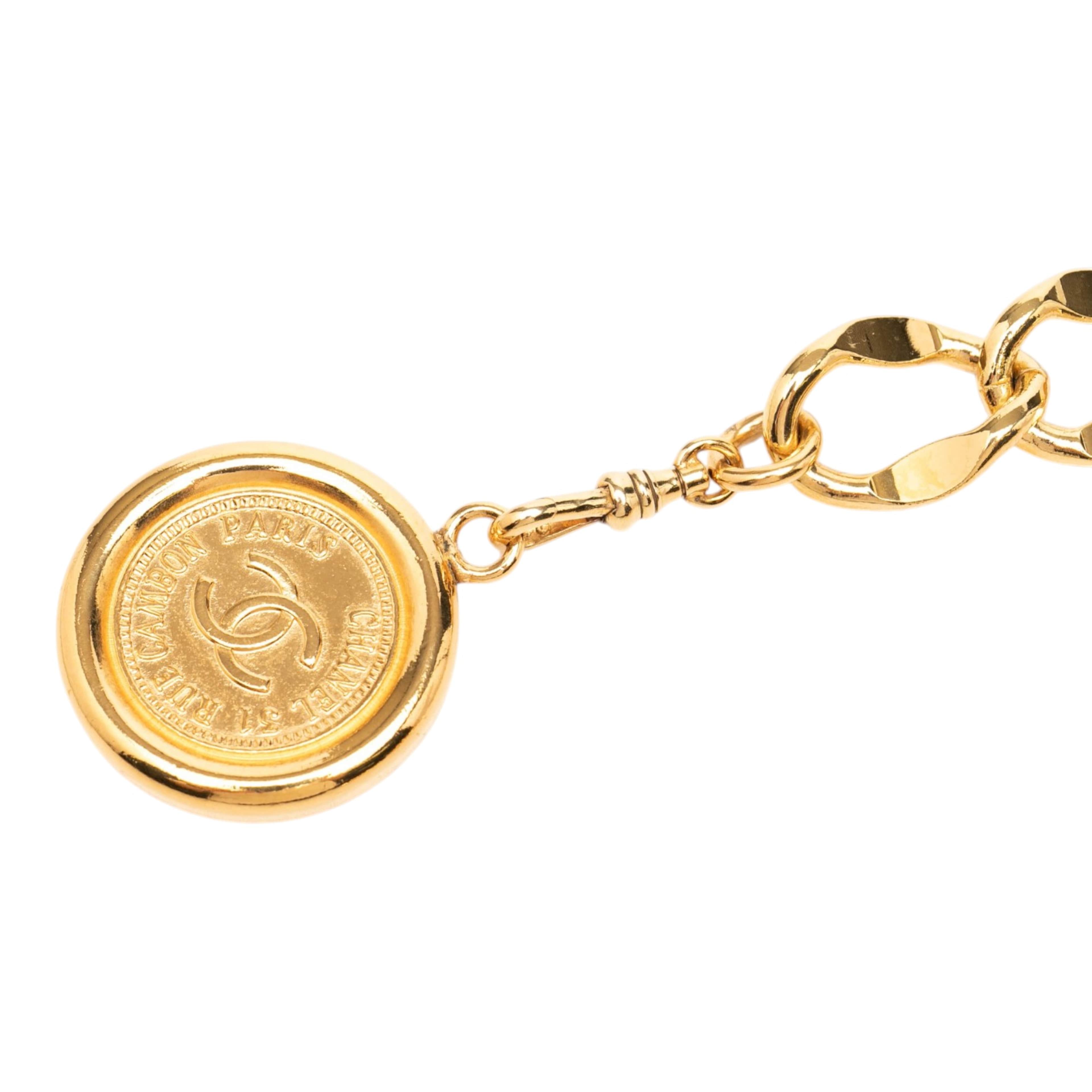 Chanel Cc Gold Plated 31 Rue Cambon Medallion Chain Belt, från Luxclusif, i färgen guld. Klicka för att öppna bilden i stort format