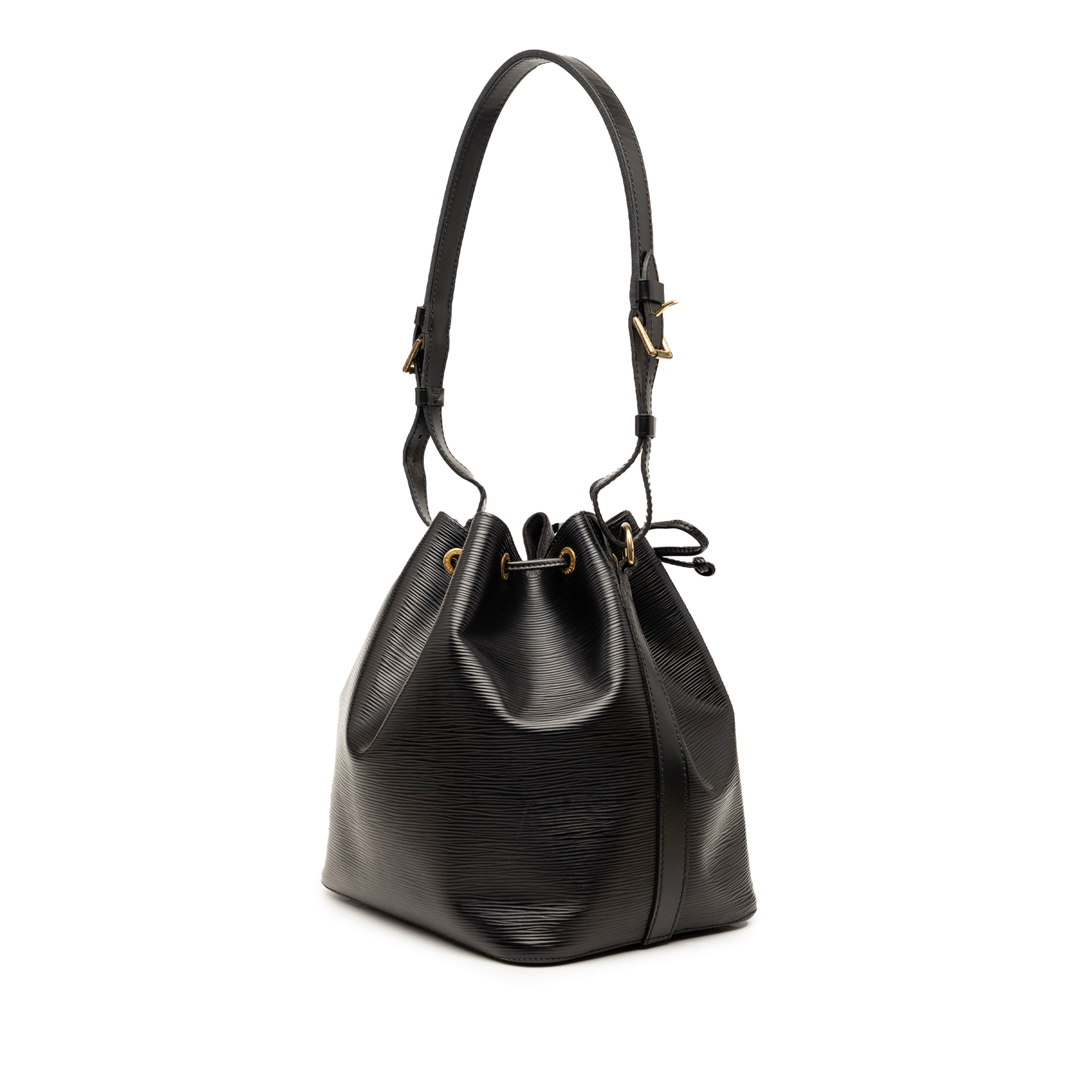 Louis Vuitton Epi Petit Noe, från Luxclusif, i färgen black. Klicka för att öppna bilden i stort format