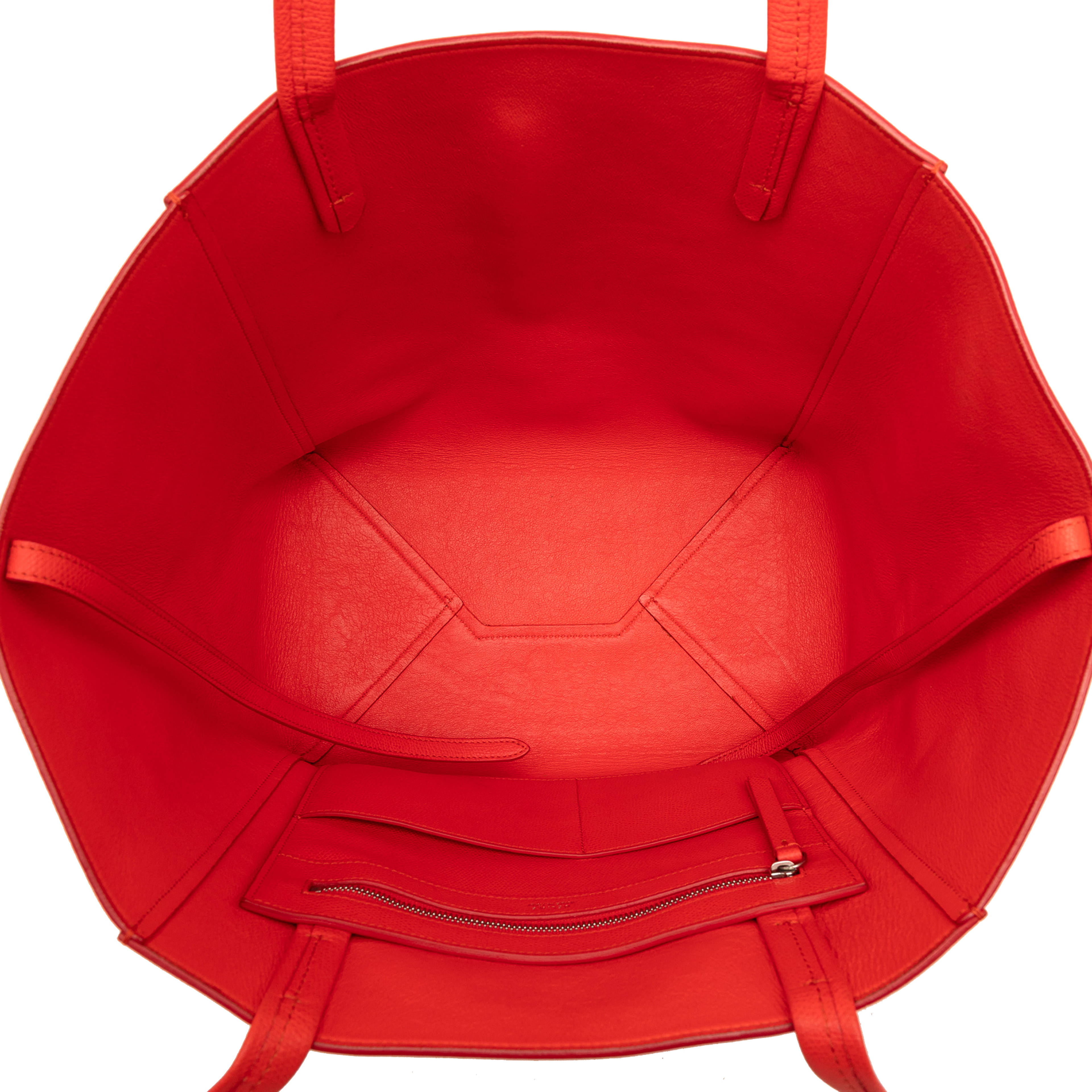 Celine Small Grained Calfskin Horizontal Phantom Cabas Tote, från Luxclusif, i färgen red. Klicka för att öppna bilden i stort format