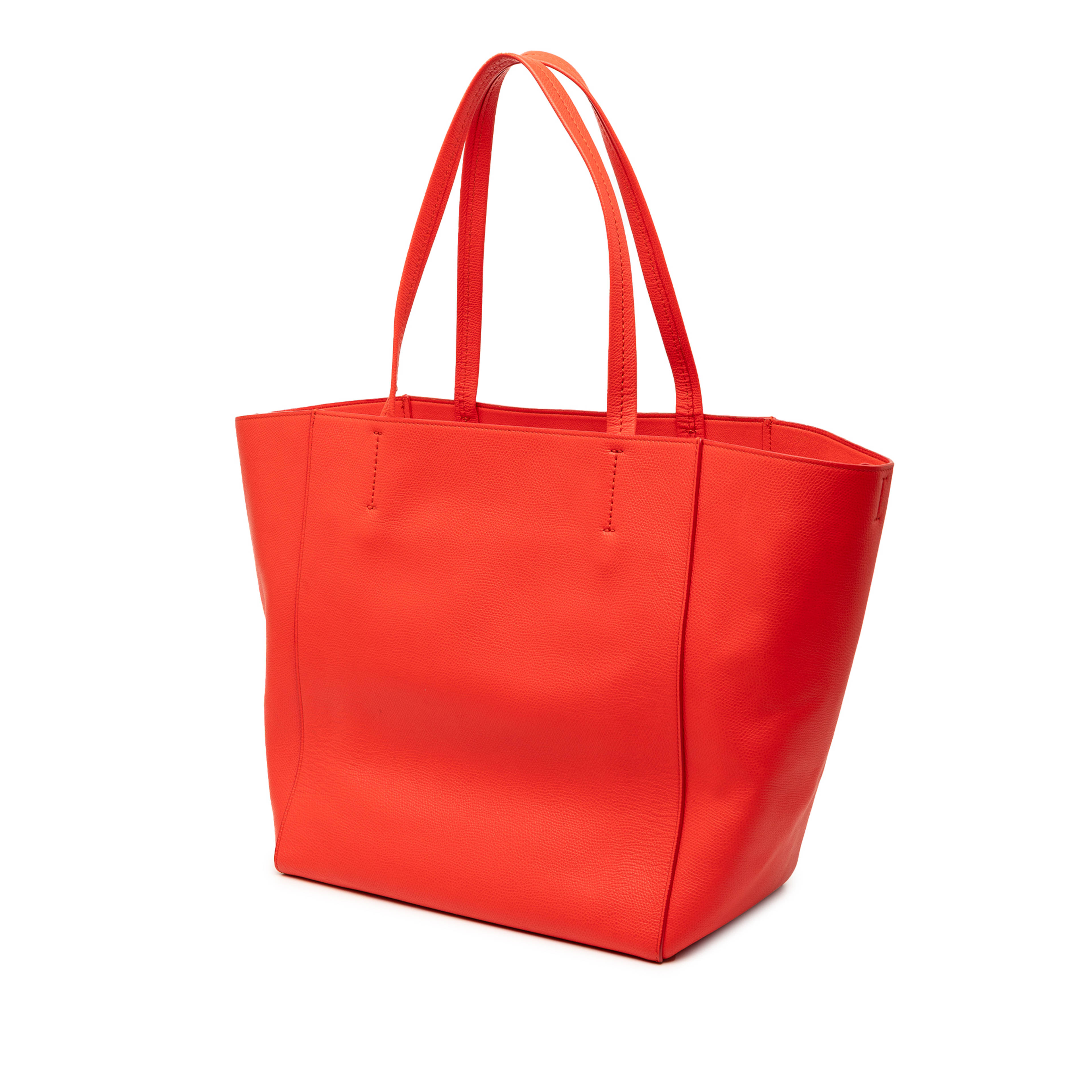 Celine Small Grained Calfskin Horizontal Phantom Cabas Tote, från Luxclusif, i färgen red. Klicka för att öppna bilden i stort format