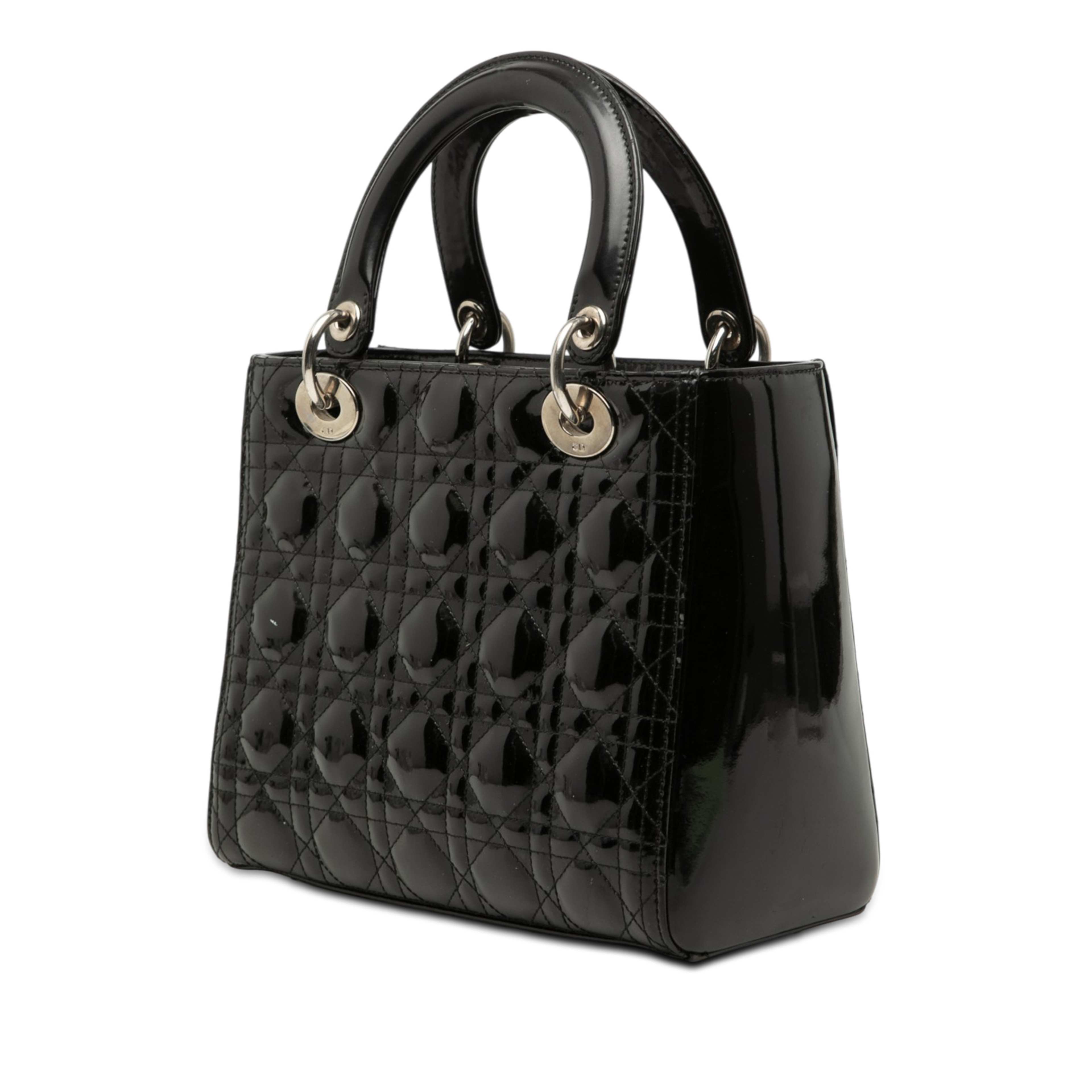 Dior Medium Patent Cannage Lady Dior, från Luxclusif, i färgen svart. Klicka för att öppna bilden i stort format