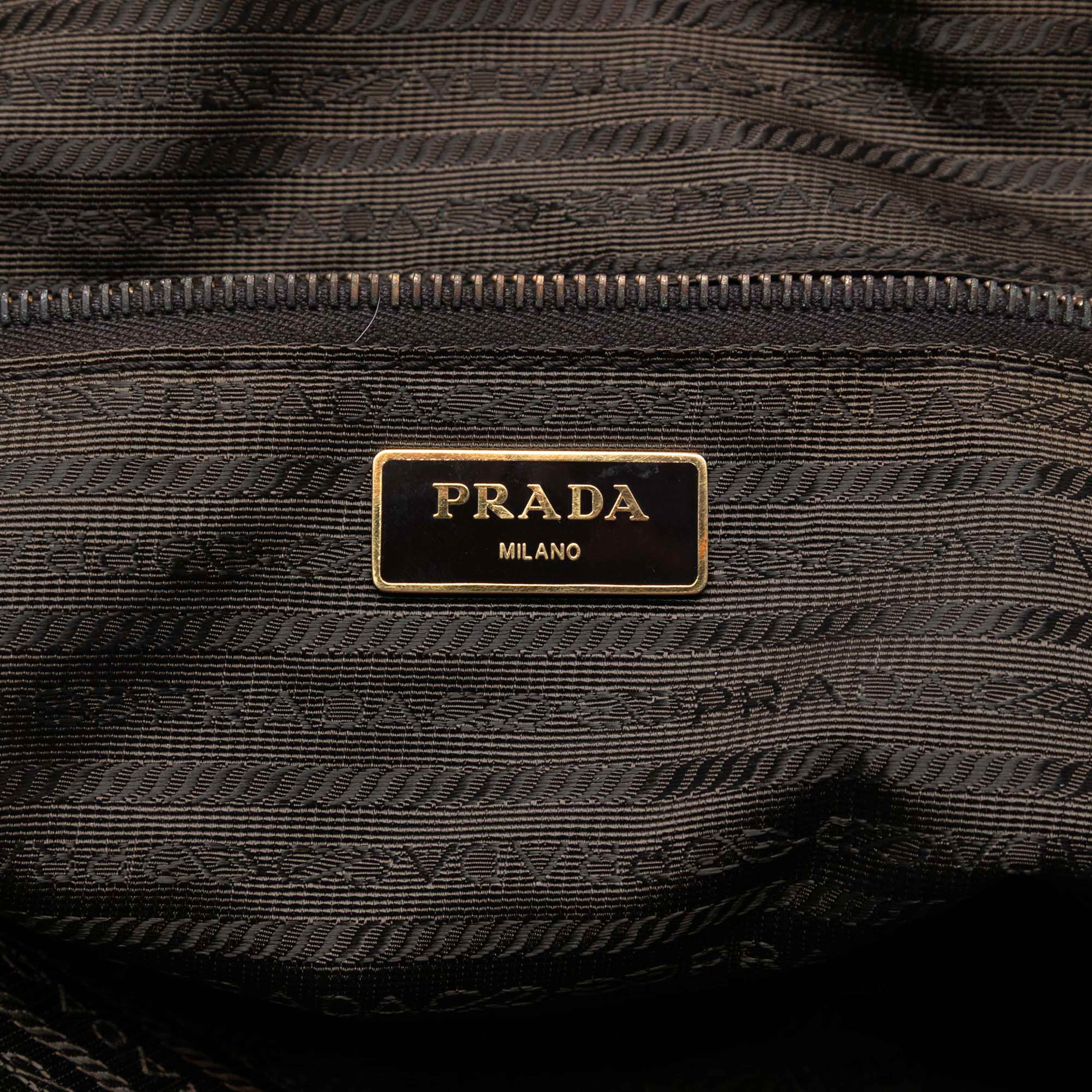 Prada Tessuto Zip Top Convertible Tote, från Luxclusif, i färgen dark brown. Klicka för att öppna bilden i stort format