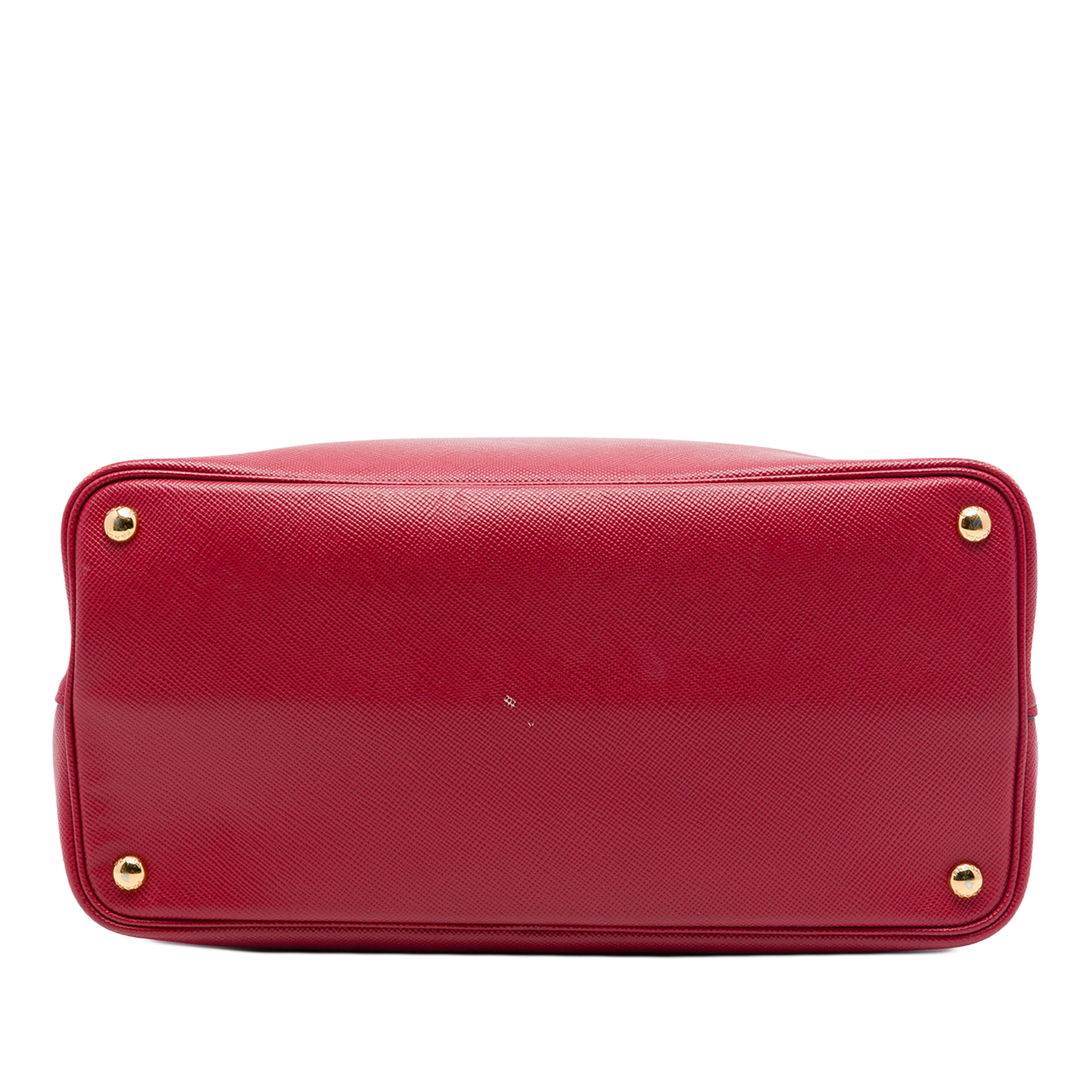 Prada Large Saffiano Cuir Double Satchel, från Luxclusif, i färgen röd. Klicka för att öppna bilden i stort format