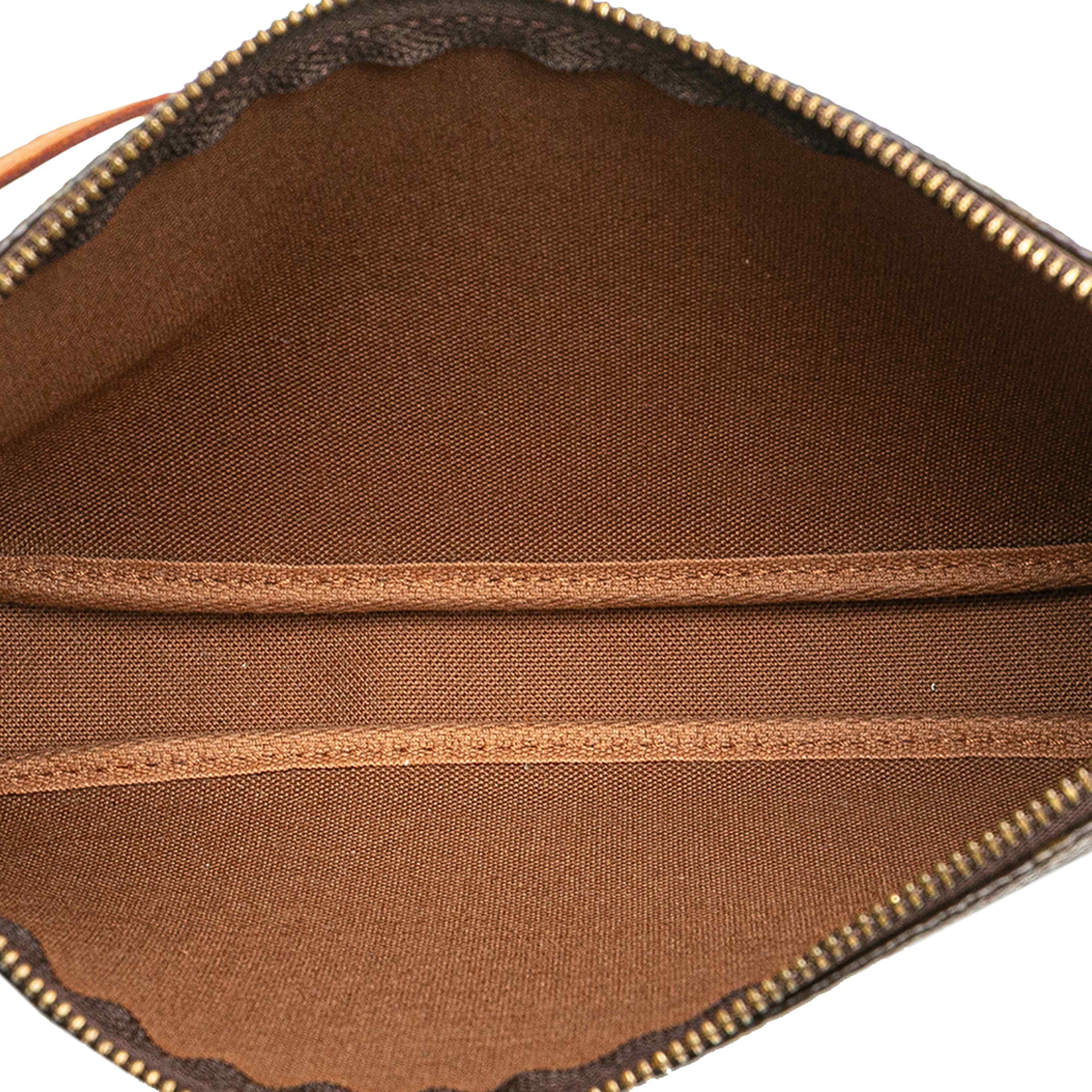 Louis Vuitton Monogram Pochette Accessoires, från Luxclusif, i färgen brown. Klicka för att öppna bilden i stort format