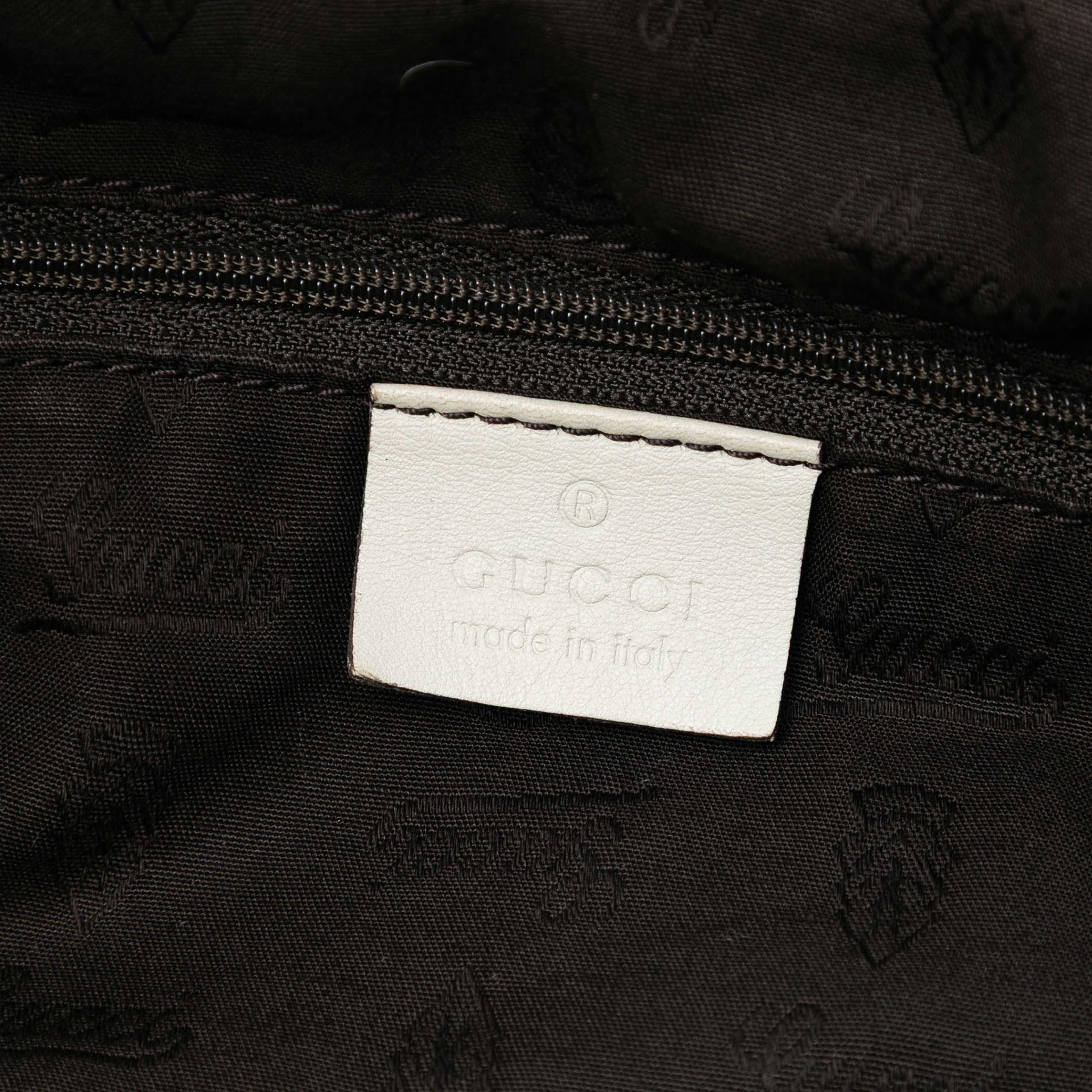 Gucci Guccissima Sukey Shoulder Bag, från Luxclusif, i färgen off white. Klicka för att öppna bilden i stort format