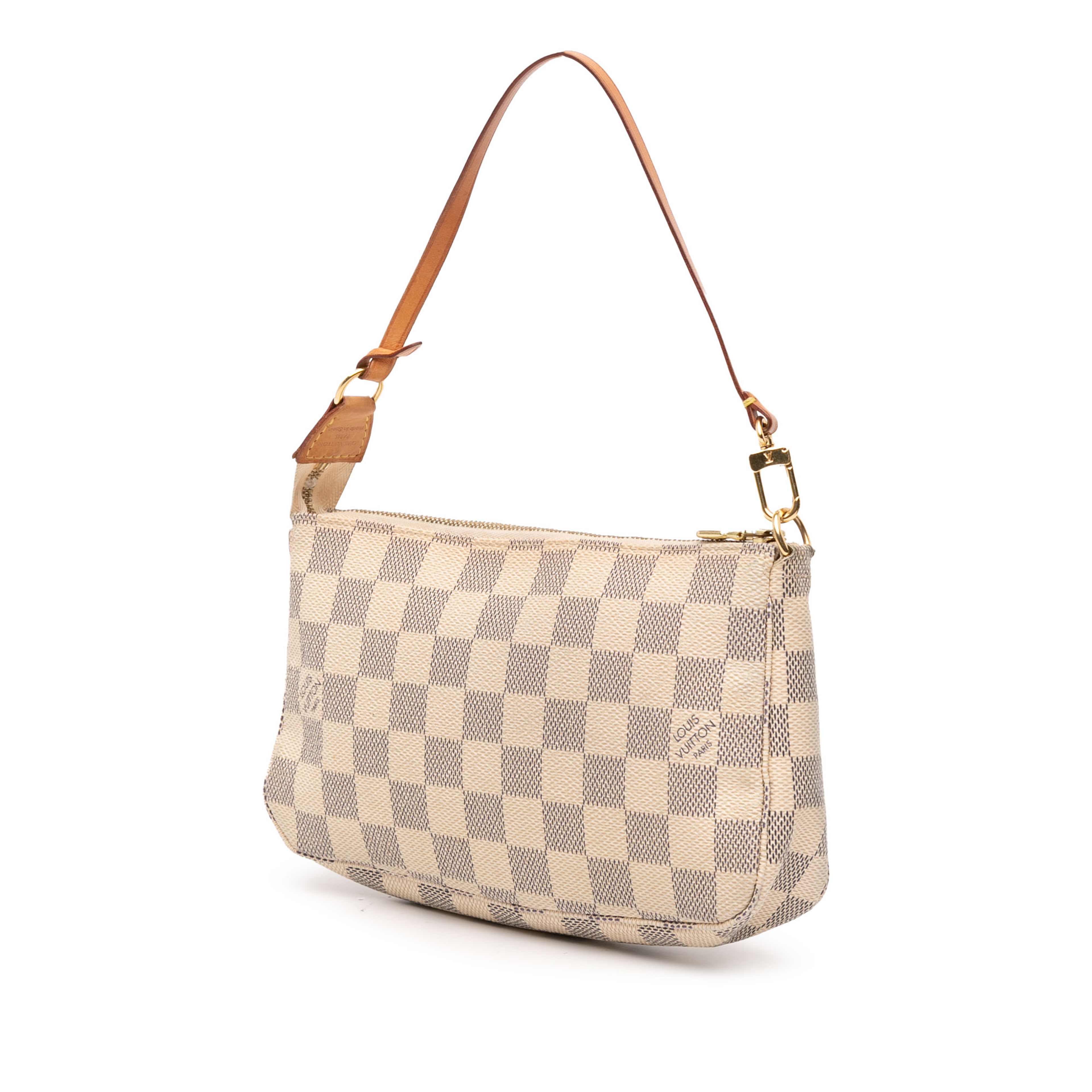 Louis Vuitton Damier Azur Pochette Accessoires, från Luxclusif, i färgen white. Klicka för att öppna bilden i stort format
