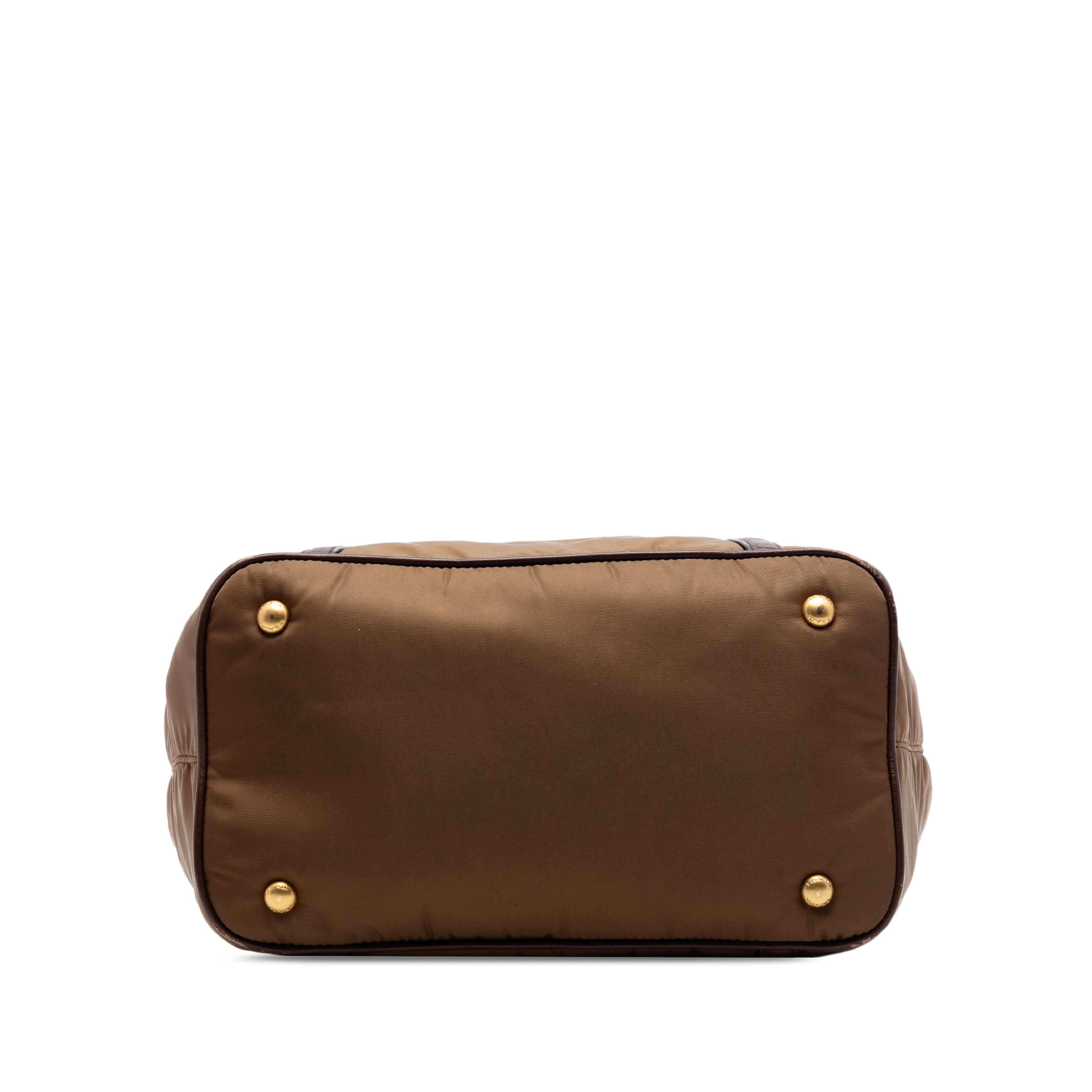 Prada Vitello Daino Trimmed Tessuto Satchel, från Luxclusif, i färgen brun. Klicka för att öppna bilden i stort format