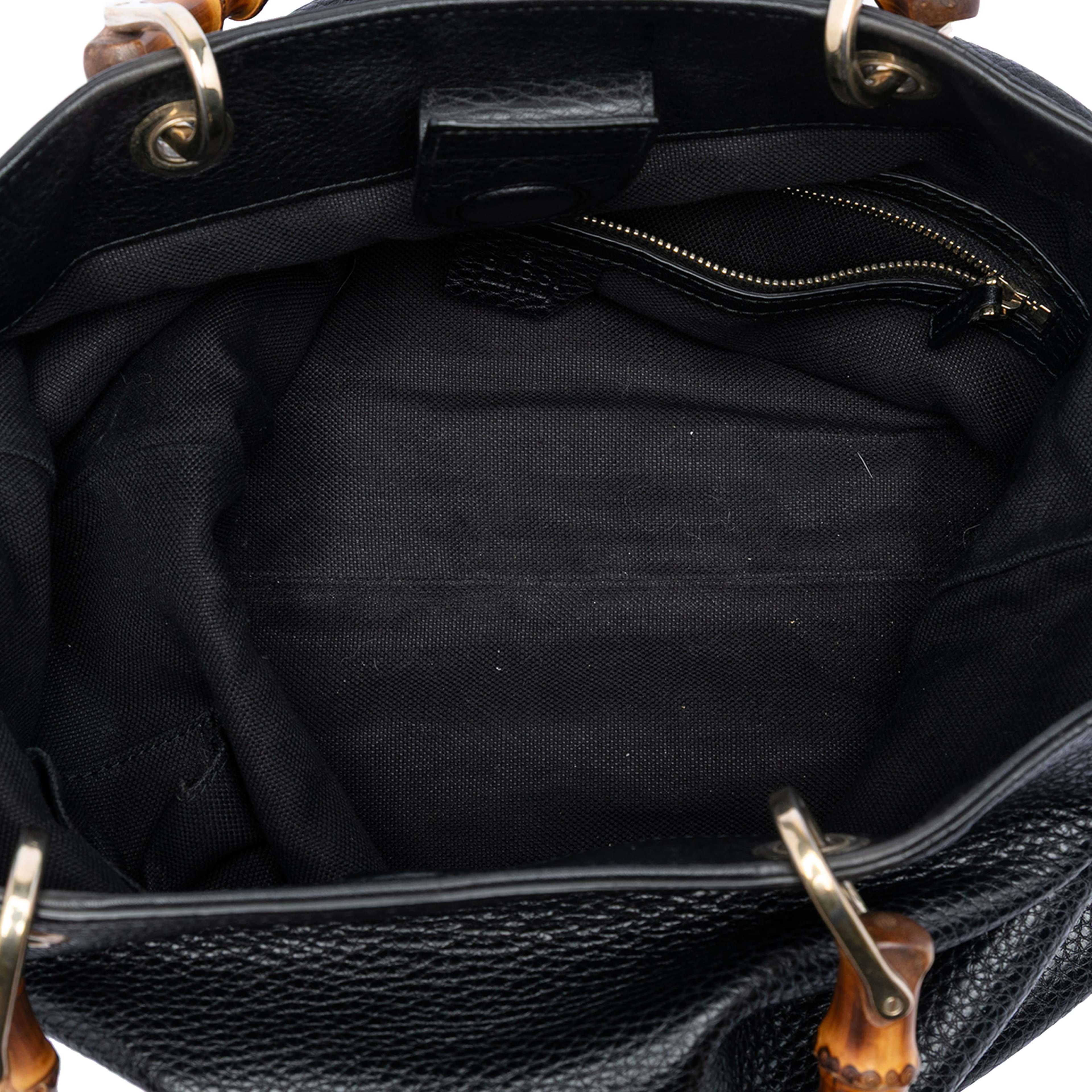 Gucci Tall Leather Bamboo Shopper Tote, från Luxclusif, i färgen black. Klicka för att öppna bilden i stort format