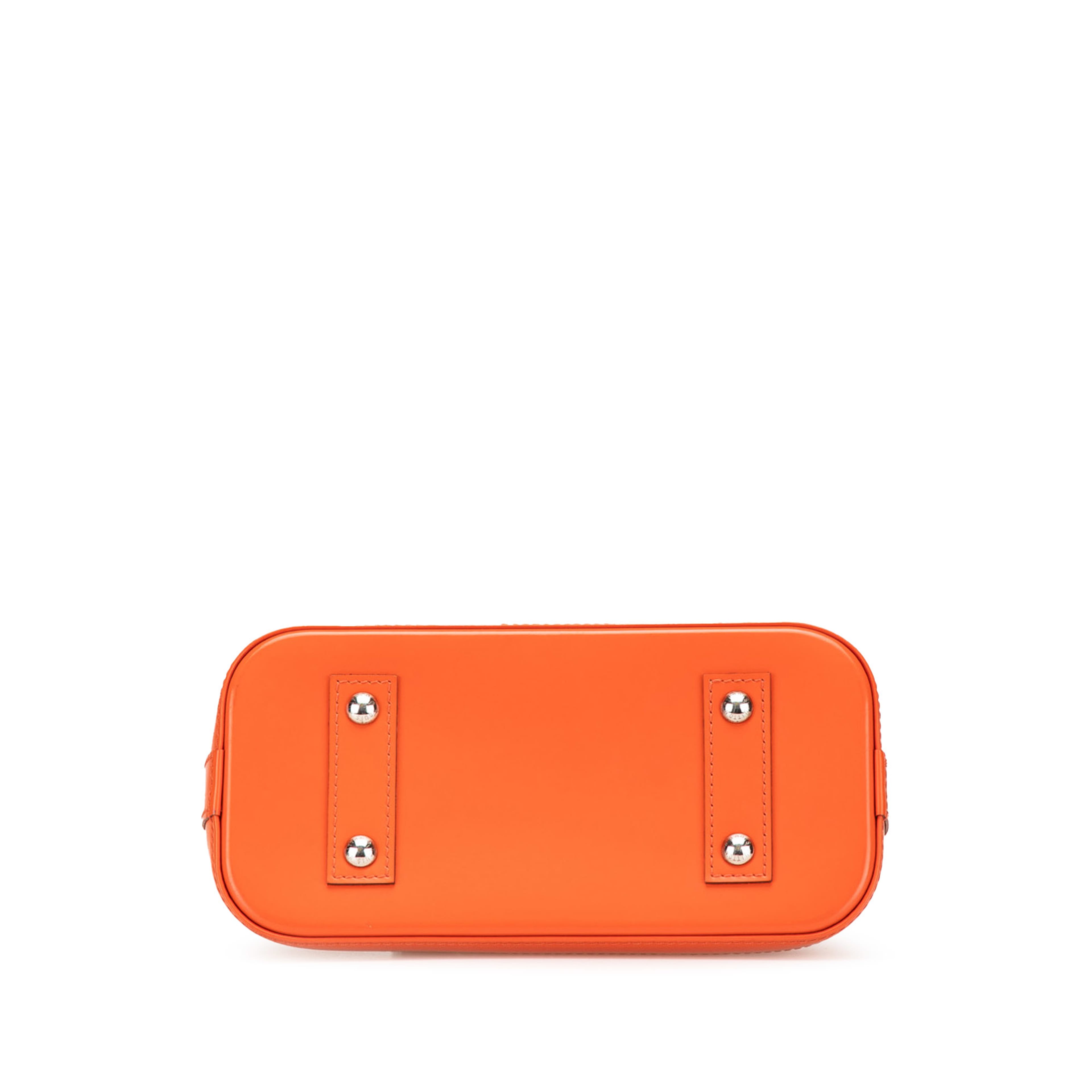 Louis Vuitton Epi Alma Bb, från Luxclusif, i färgen dark orange. Klicka för att öppna bilden i stort format