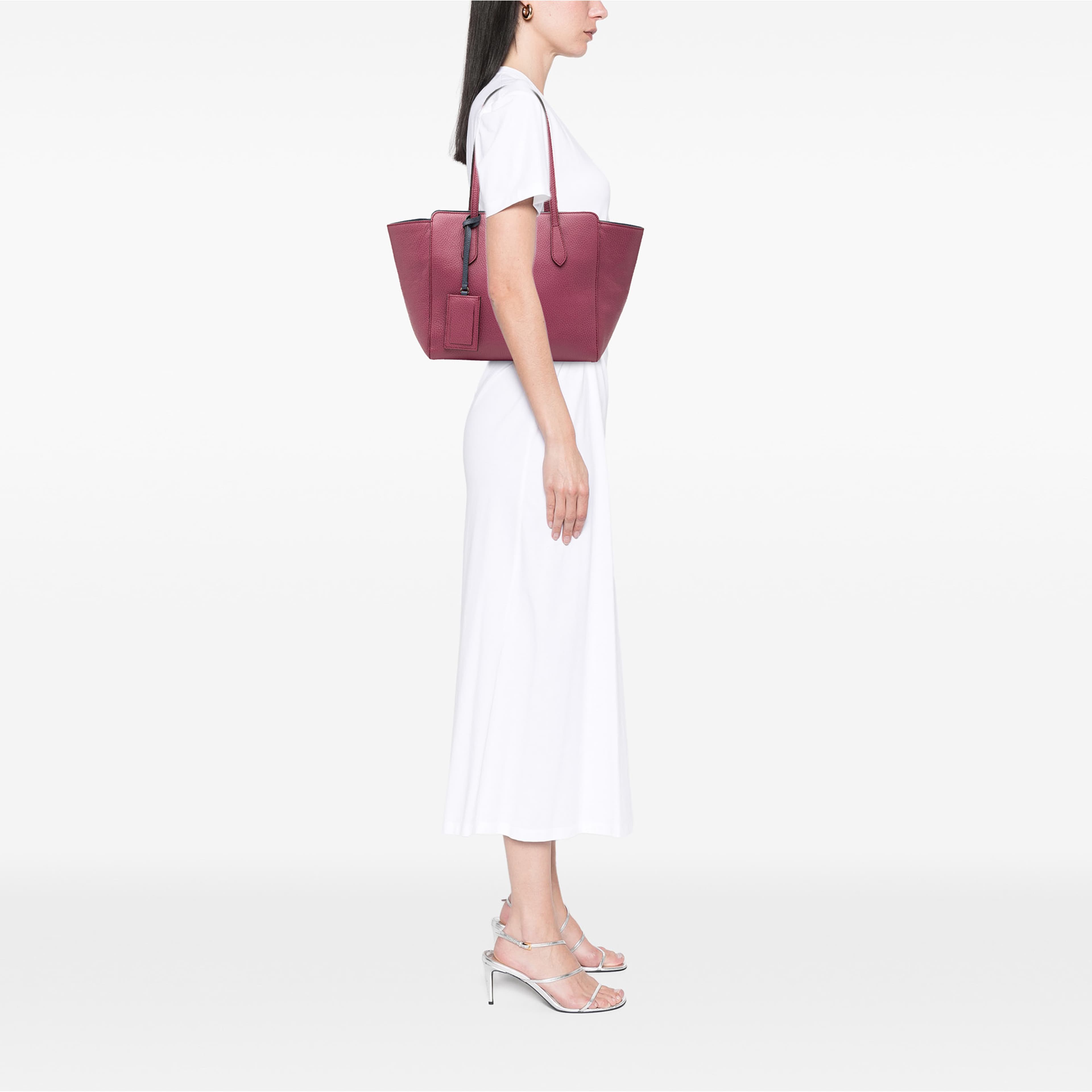 Gucci Medium Dollar Calfskin Swing Tote, från Luxclusif, i färgen purpur. Klicka för att öppna bilden i stort format
