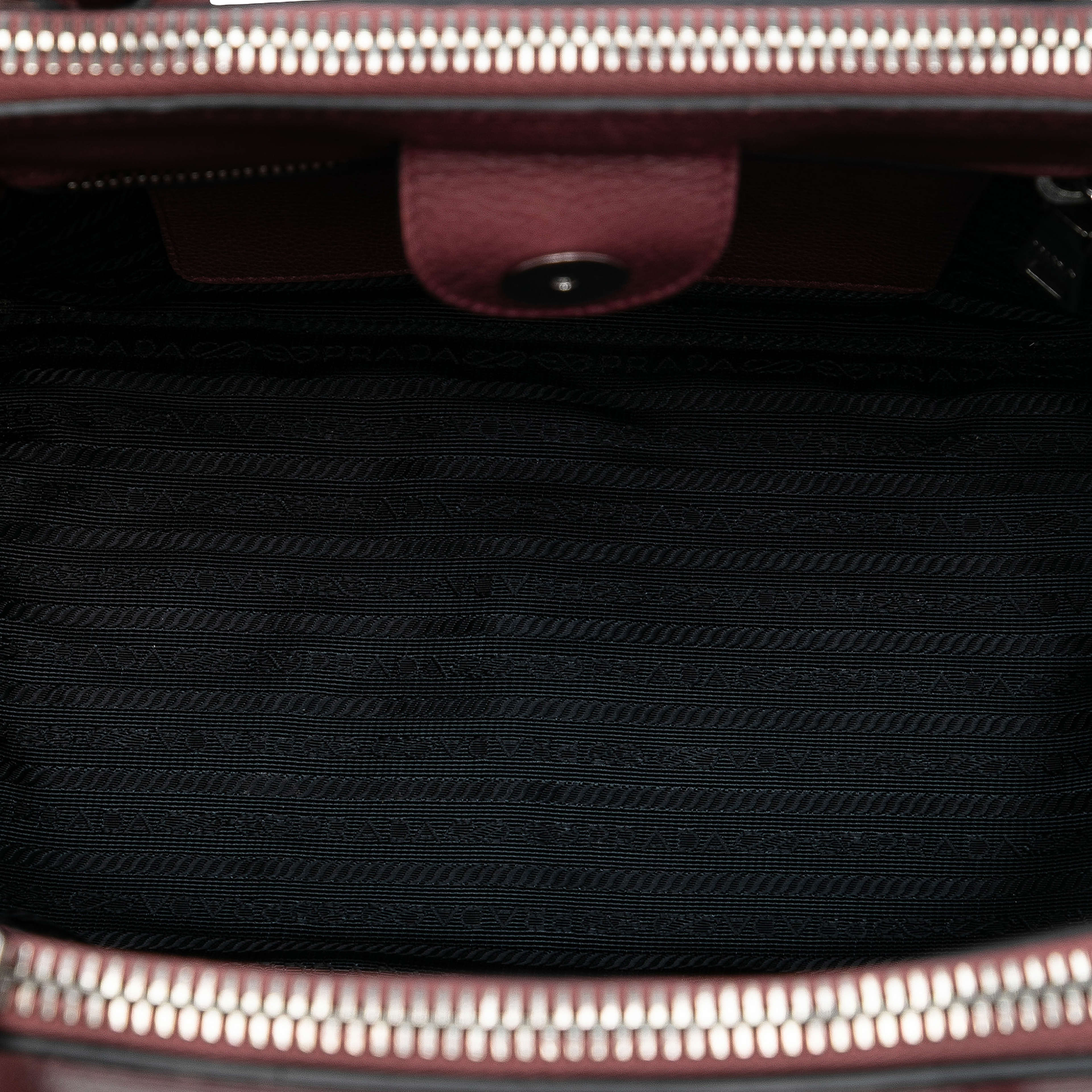 Prada Glace Calf Twin Pocket Satchel, från Luxclusif, i färgen blush. Klicka för att öppna bilden i stort format