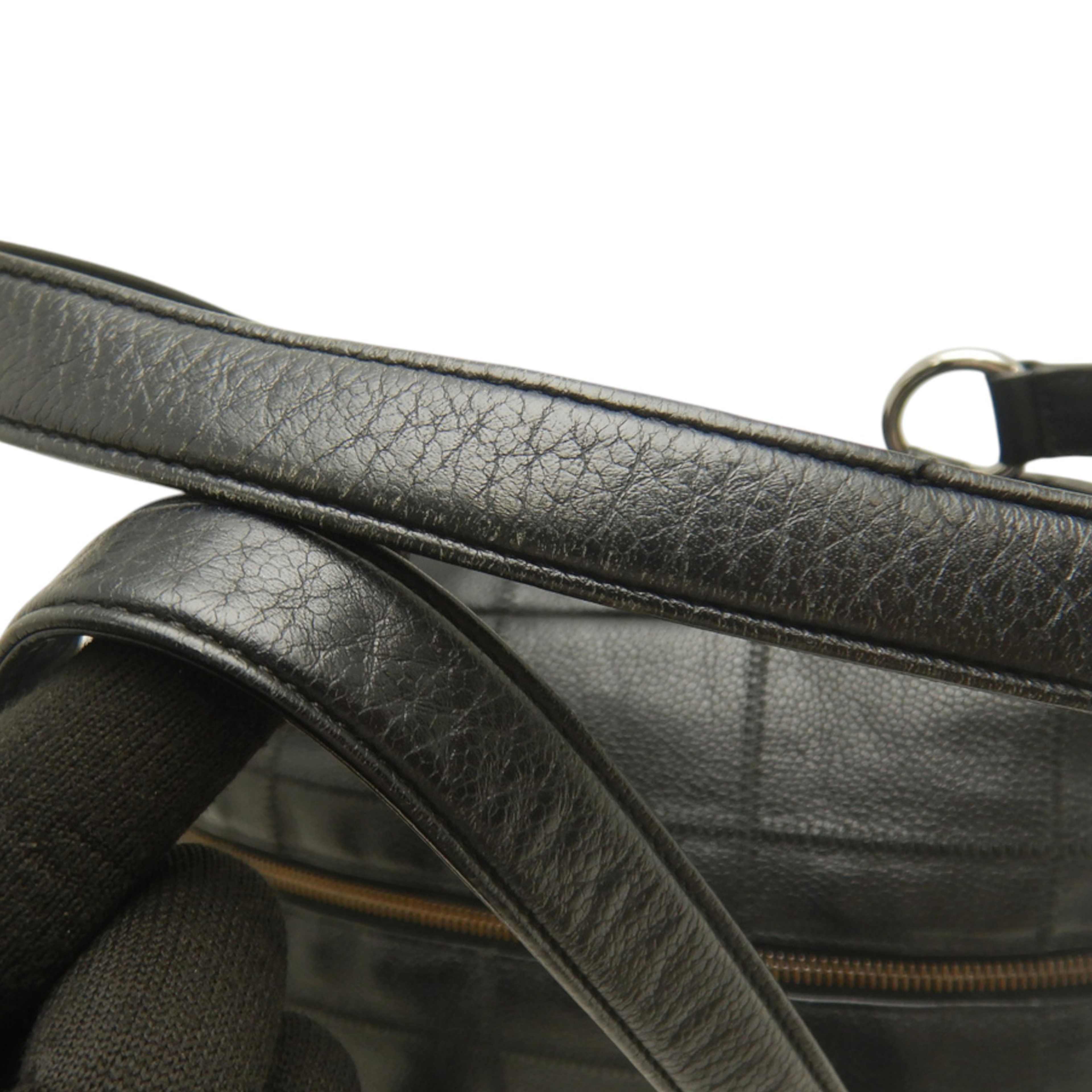 Chanel Chocolate Bar Caviar Shoulder Bag, från Luxclusif, i färgen svart. Klicka för att öppna bilden i stort format