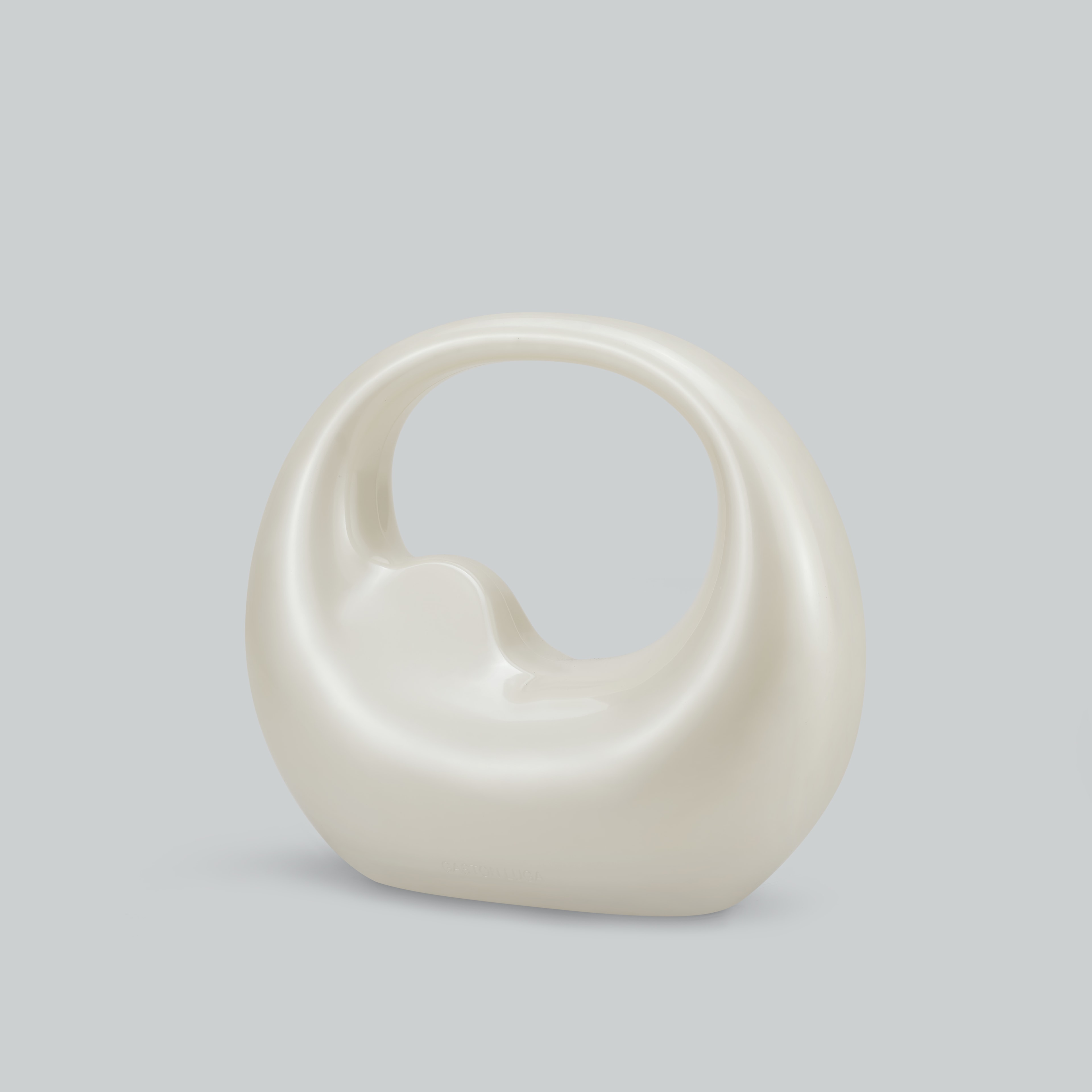 Billie Bag, från Gaston Luga, i färgen pearl white.
