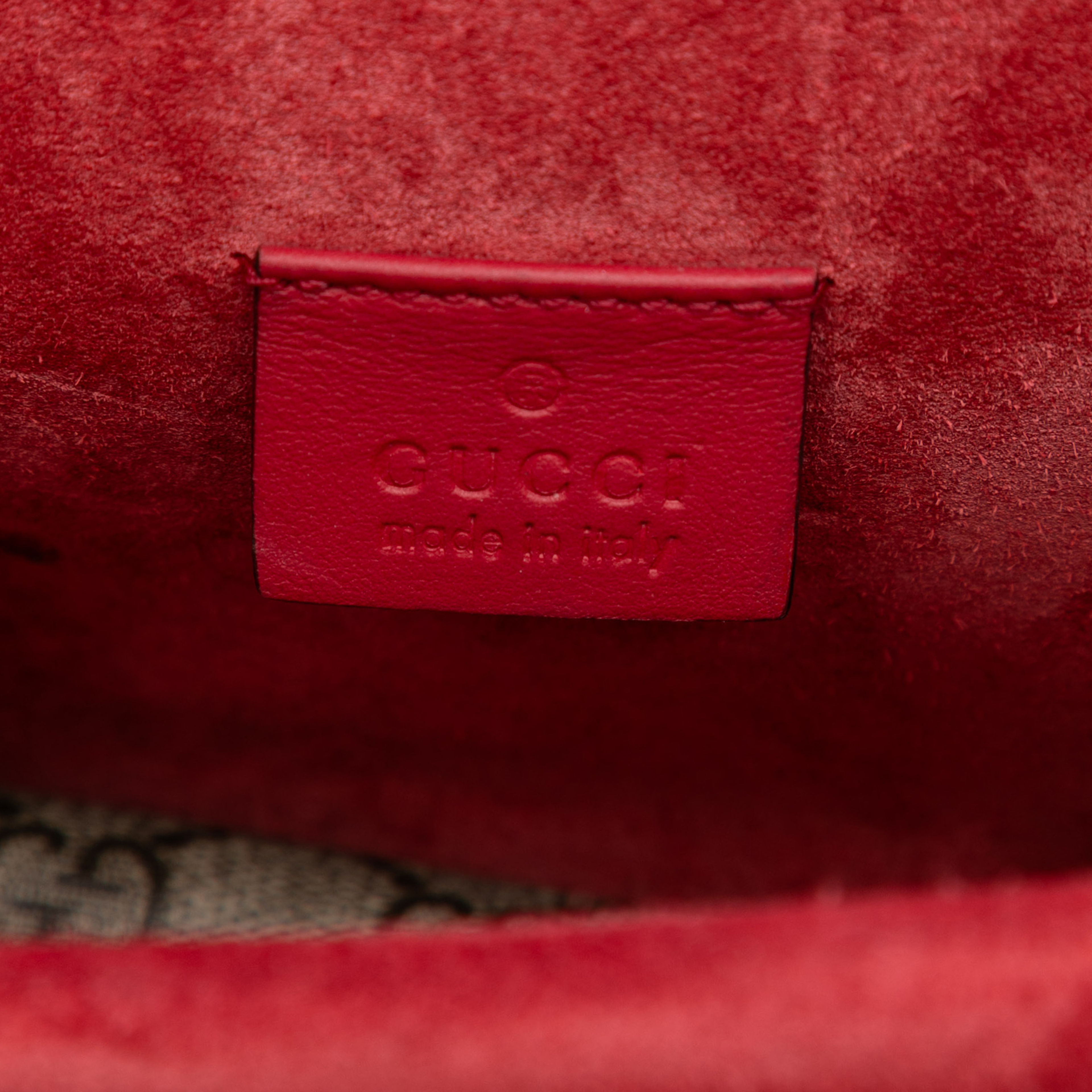 Gucci Small Gg Supreme Dionysus Crossbody, från Luxclusif, i färgen beige. Klicka för att öppna bilden i stort format