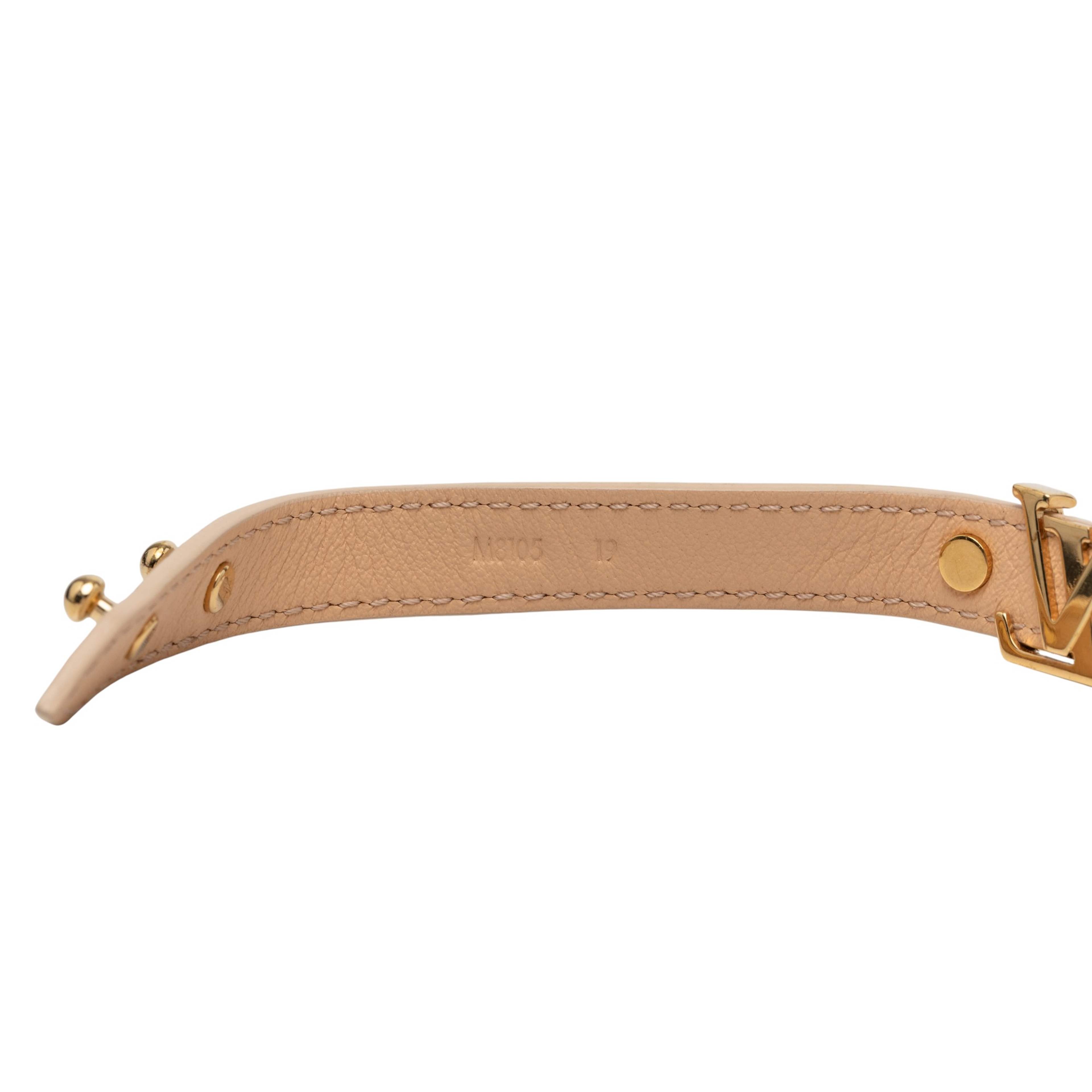 Louis Vuitton Leather Lv Iconic Bracelet, från Luxclusif, i färgen beige. Klicka för att öppna bilden i stort format