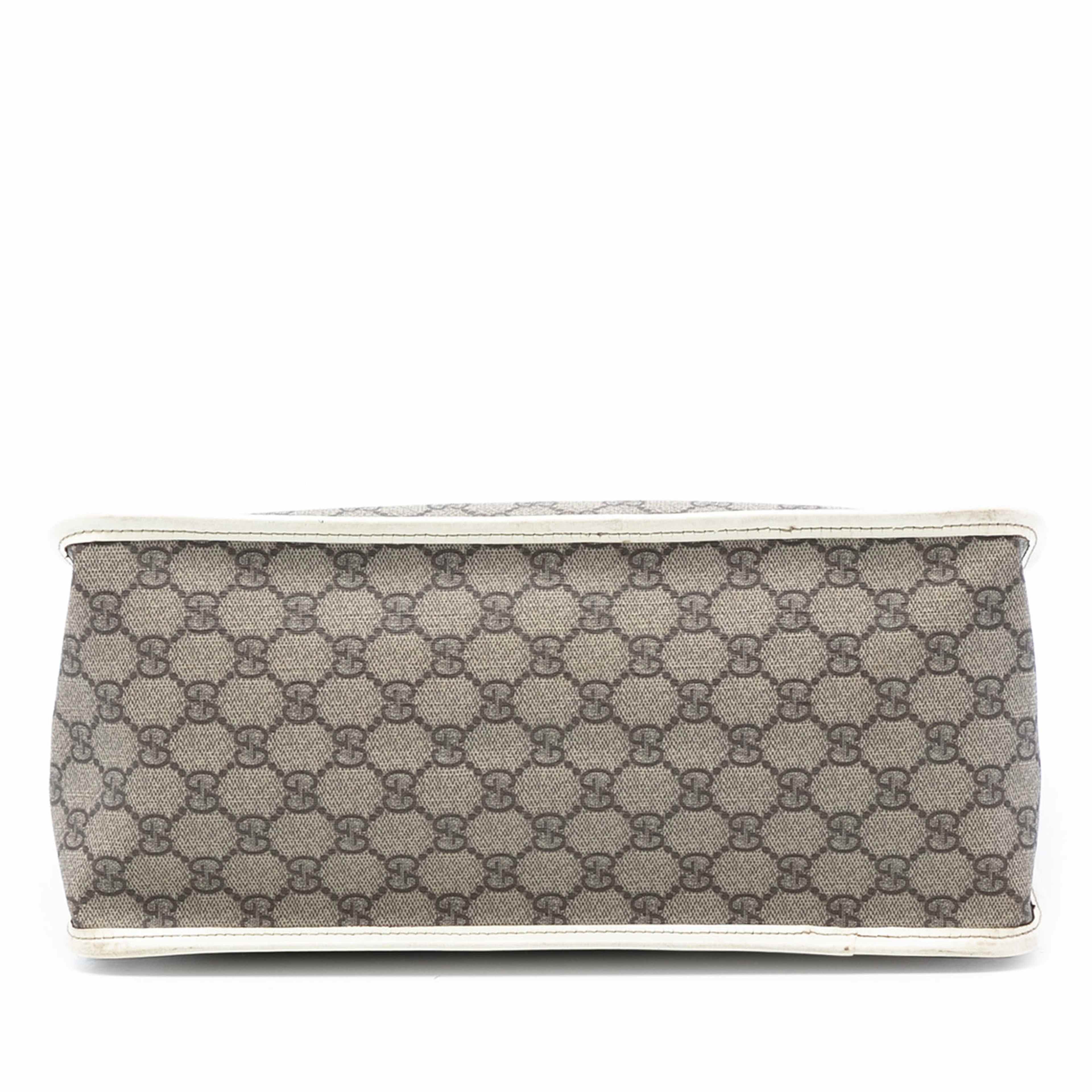 Gucci Gg Supreme Satchel, från Luxclusif, i färgen beige. Klicka för att öppna bilden i stort format