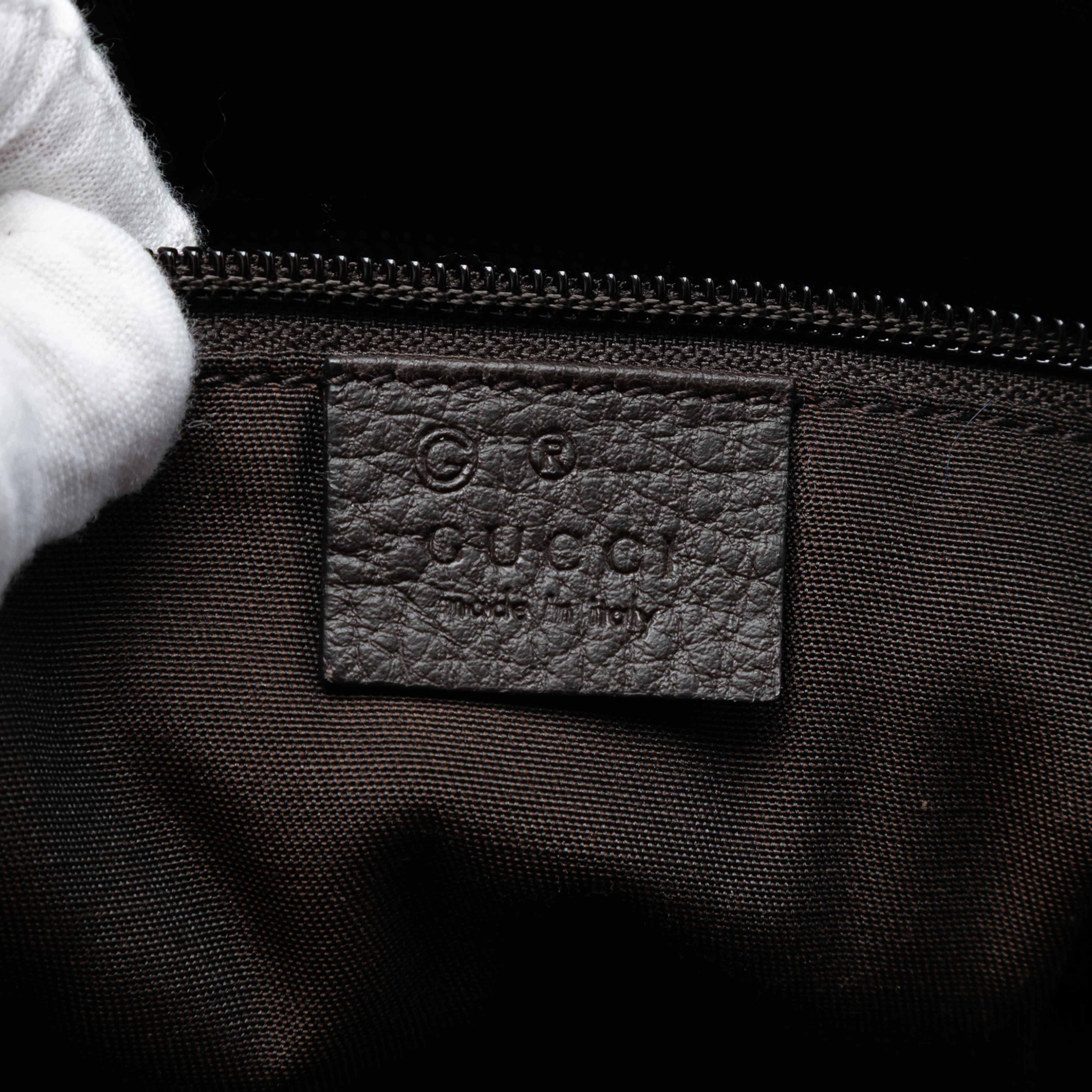 Gucci Gg Crystal Crossbody, från Luxclusif, i färgen beige. Klicka för att öppna bilden i stort format