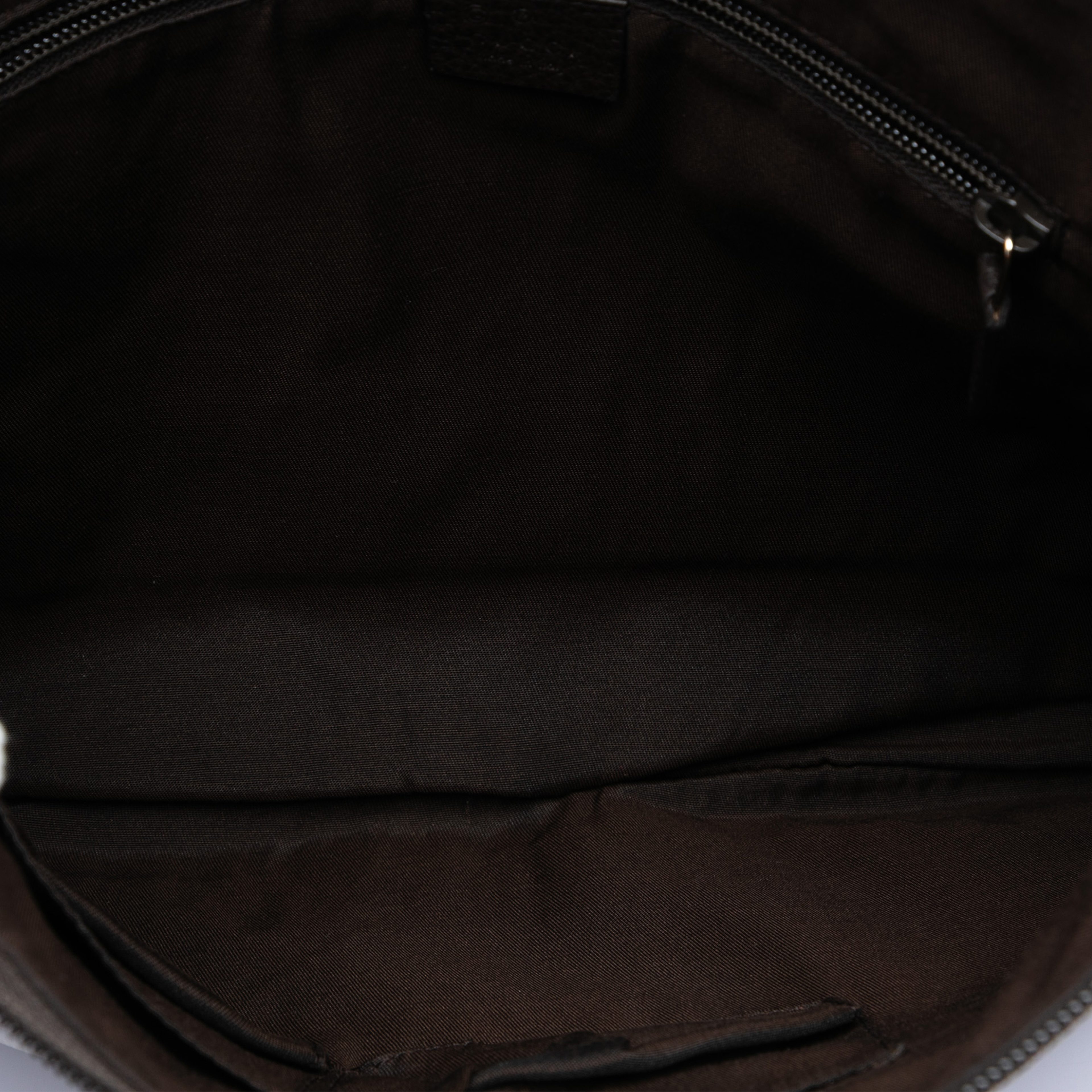 Gucci Gg Crystal Crossbody, från Luxclusif, i färgen beige. Klicka för att öppna bilden i stort format